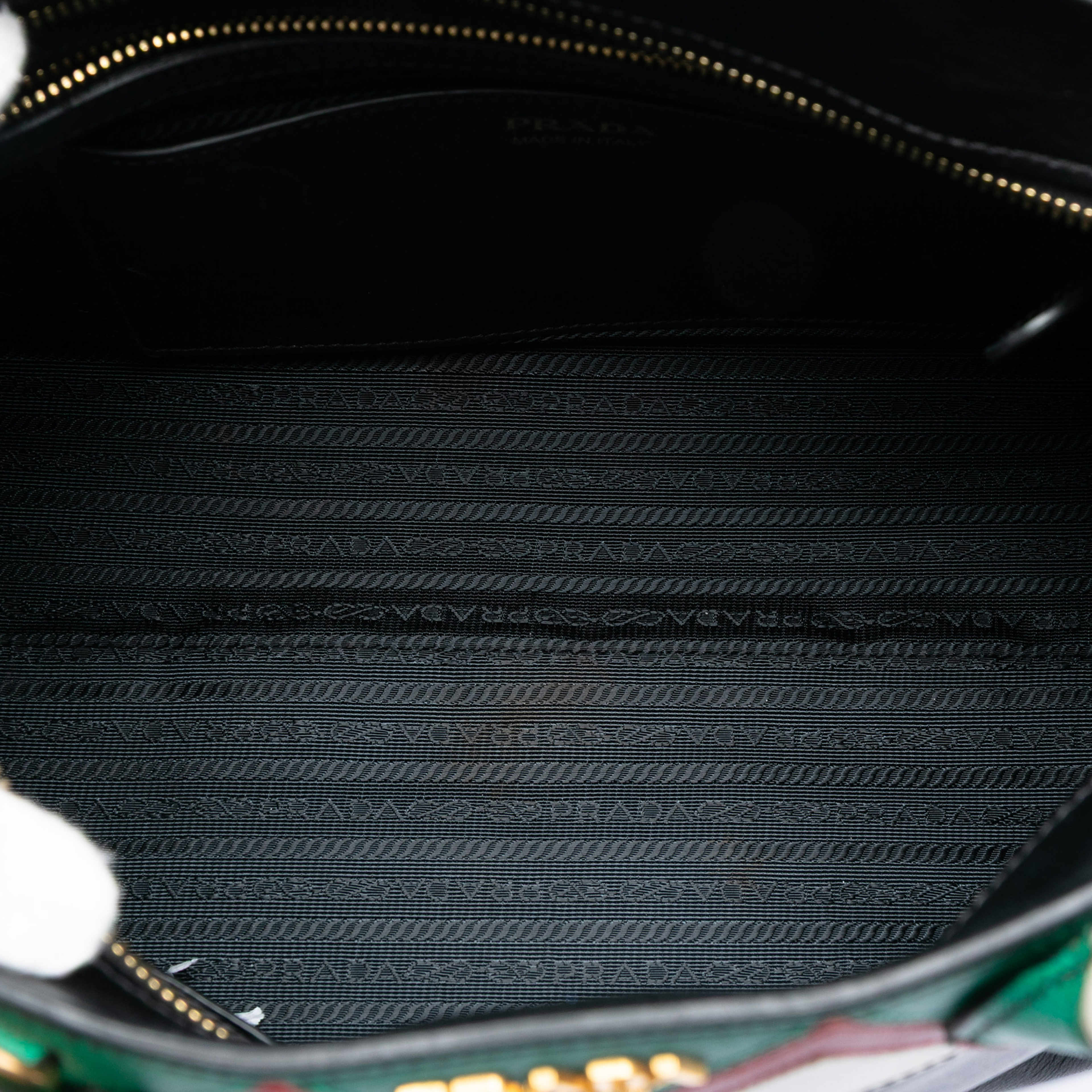 Prada Medium Saffiano Trimmed City Calf Greca Esplanade Satchel, från Luxclusif, i färgen black. Klicka för att öppna bilden i stort format