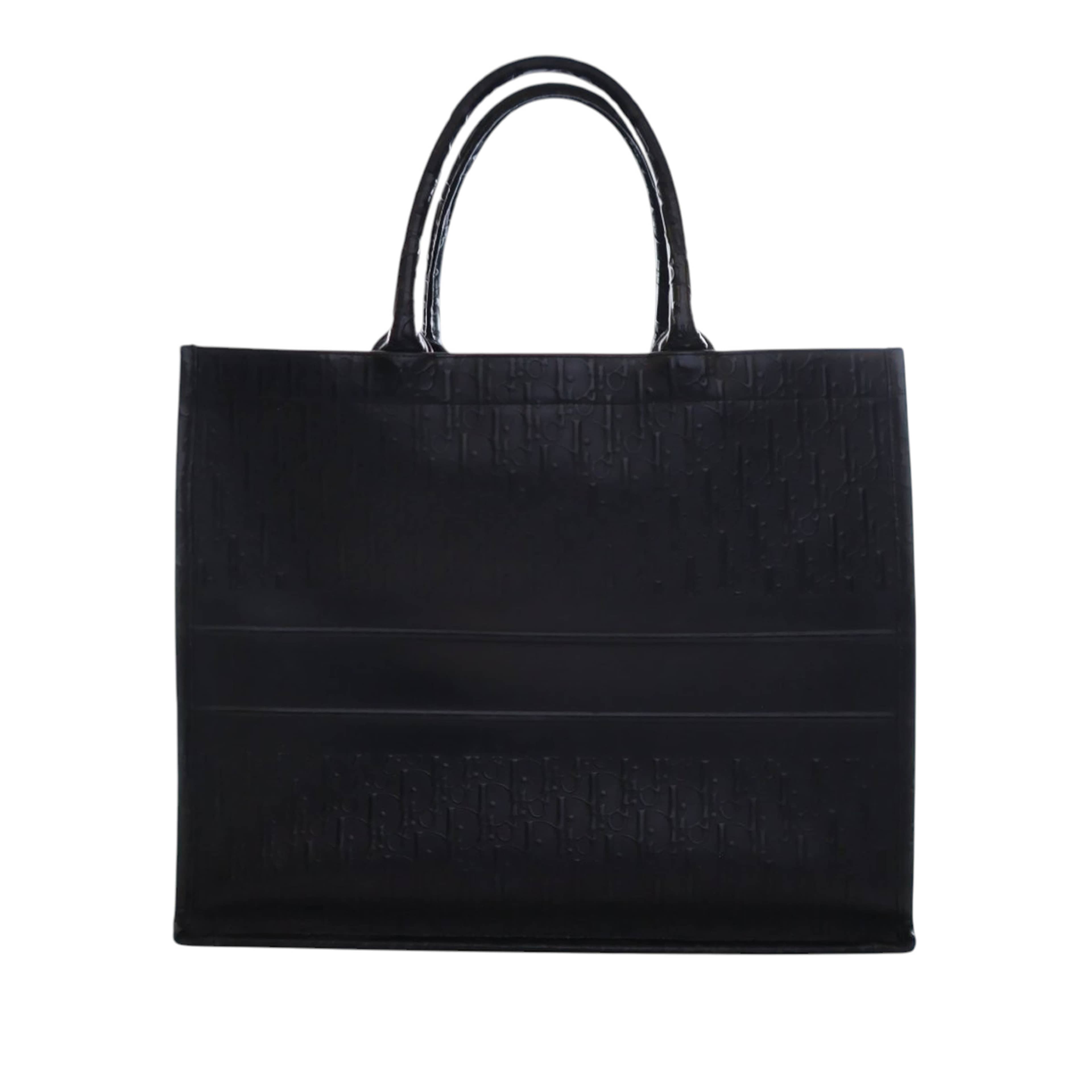 Dior Large Oblique Embossed Book Tote, från Luxclusif, i färgen black. Klicka för att öppna bilden i stort format
