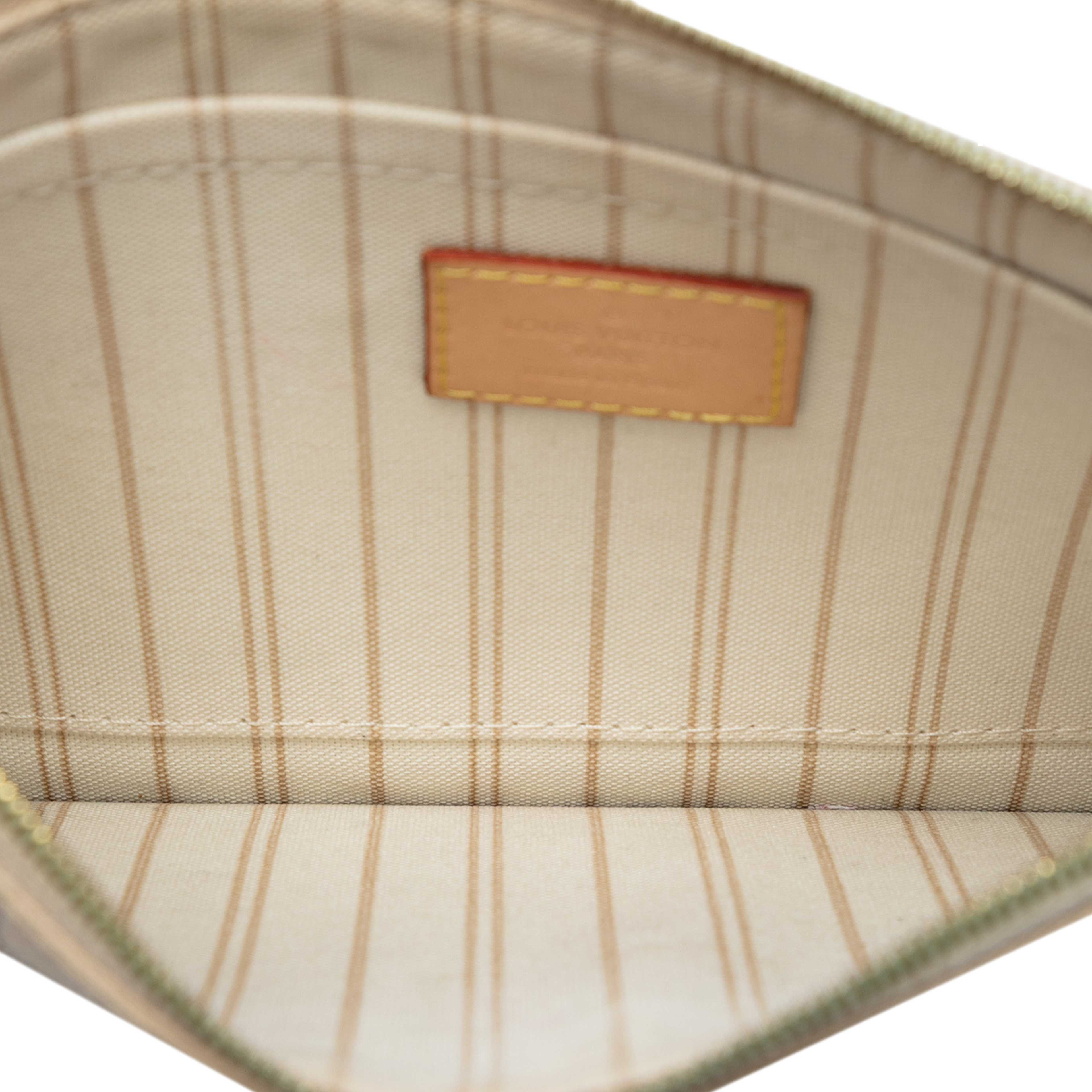 Louis Vuitton Damier Azur Neverfull Mm Pouch, från Luxclusif, i färgen white. Klicka för att öppna bilden i stort format