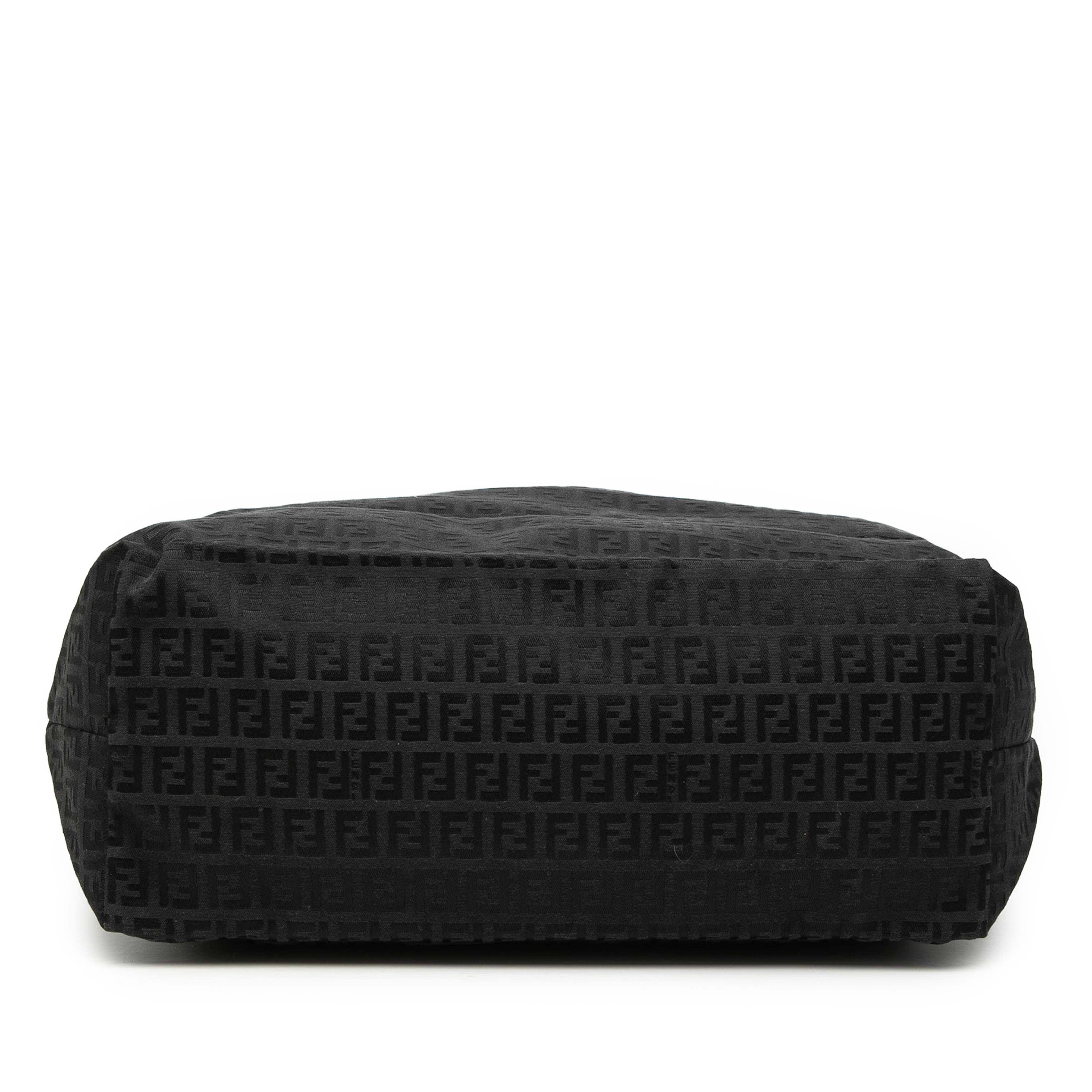 Fendi Medium Zucchino Canvas Roll Tote, från Luxclusif, i färgen black. Klicka för att öppna bilden i stort format