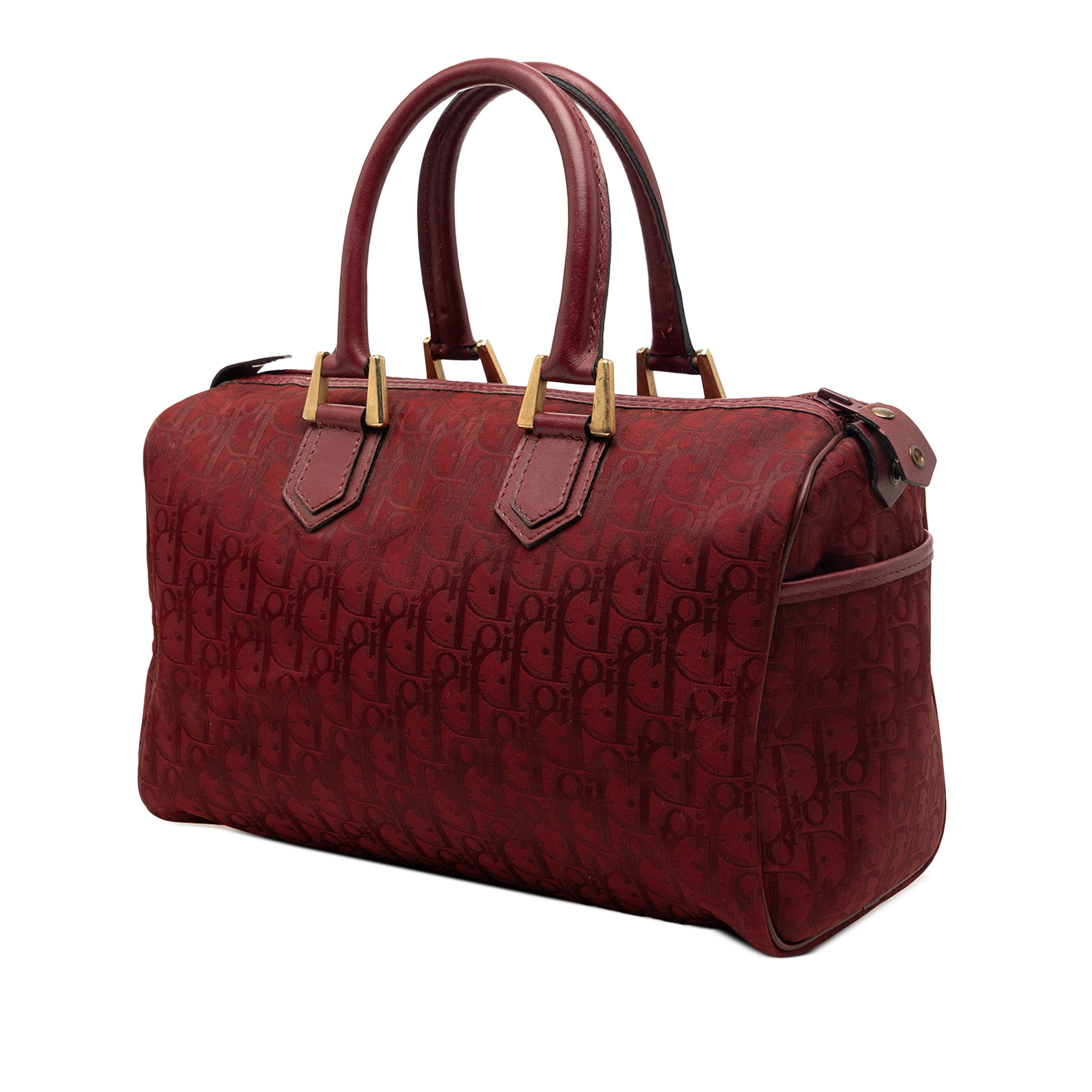 Dior Diorissimo Trotter Canvas Boston Bag, från Luxclusif, i färgen red. Klicka för att öppna bilden i stort format