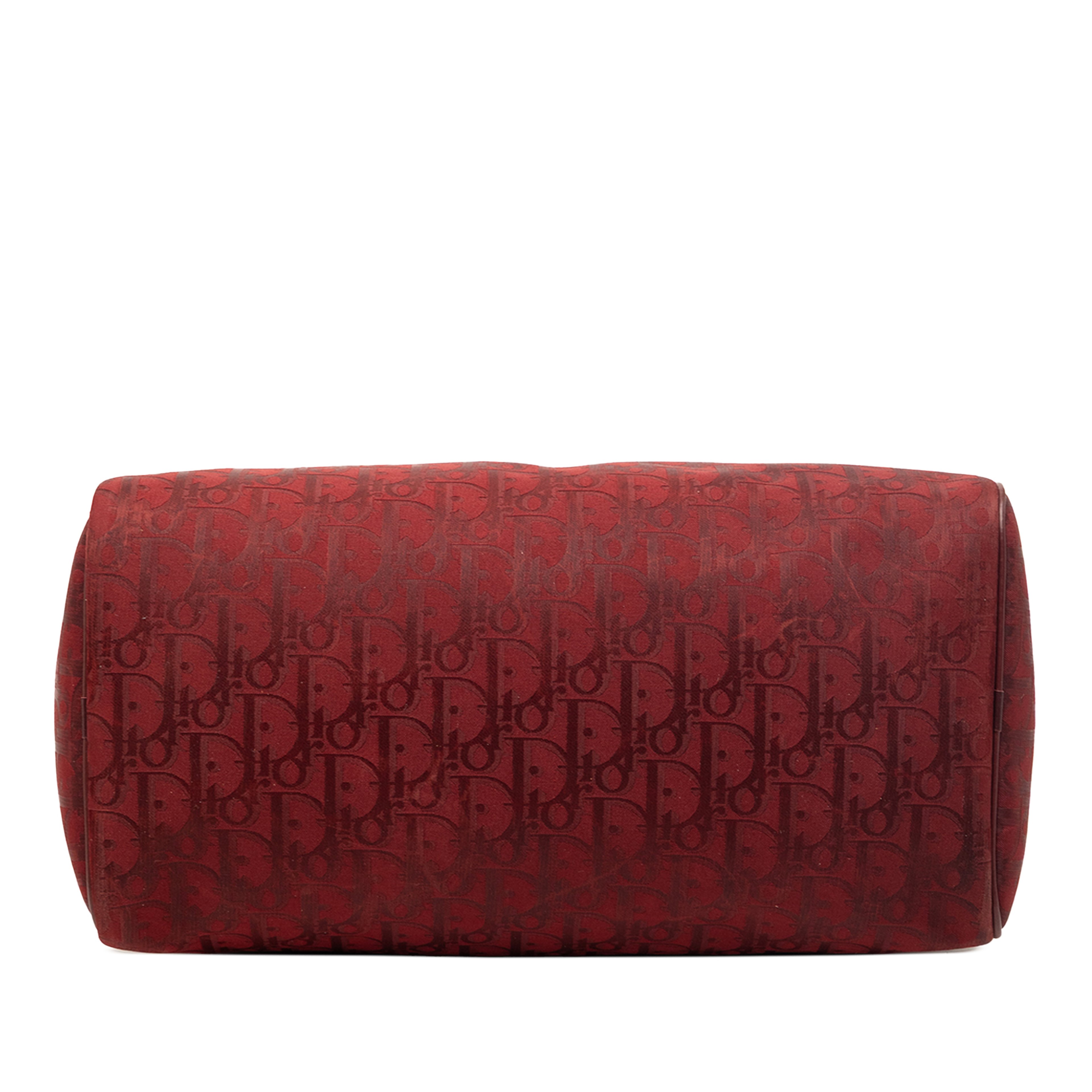 Dior Diorissimo Trotter Canvas Boston Bag, från Luxclusif, i färgen red. Klicka för att öppna bilden i stort format