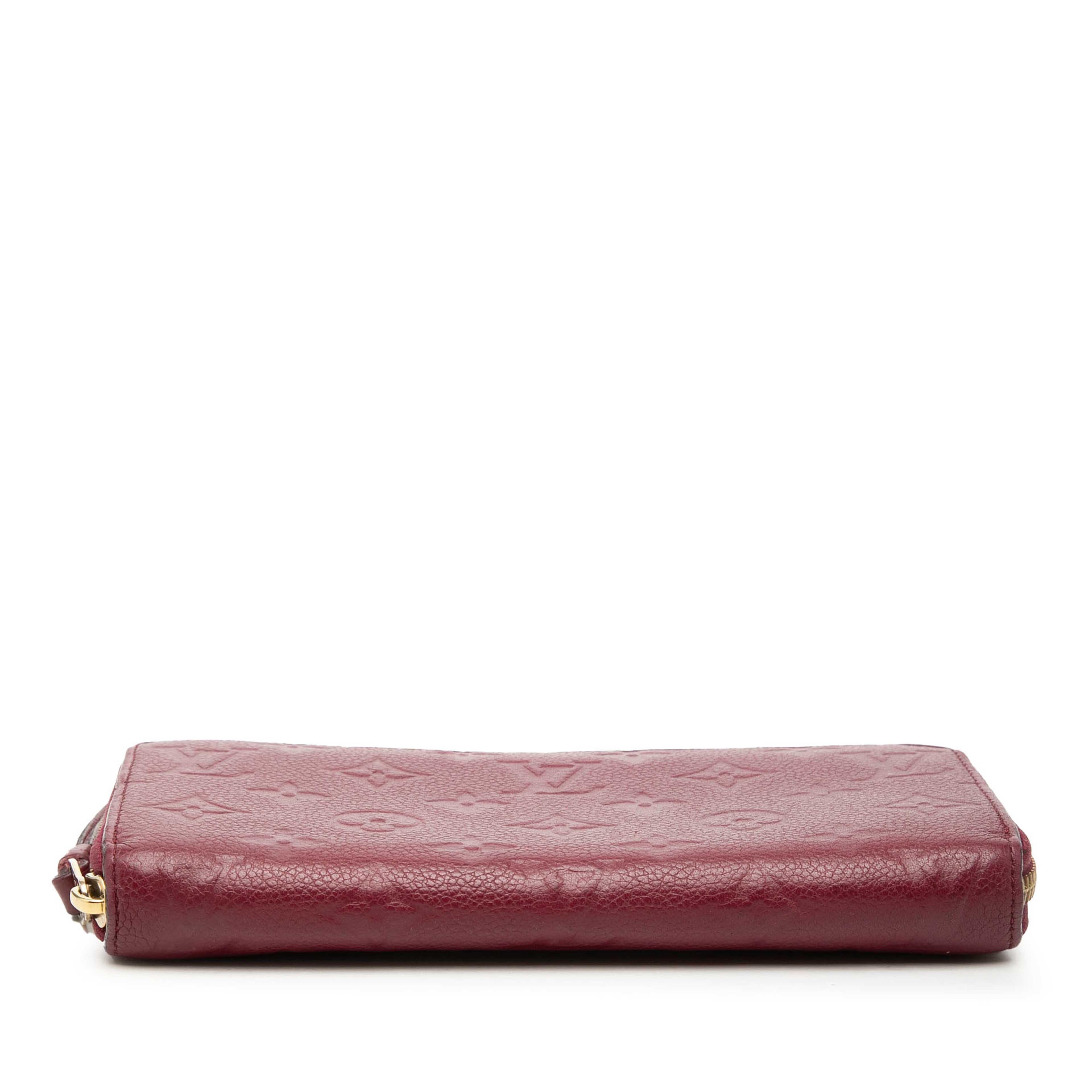 Louis Vuitton Monogram Empreinte Zippy Long Wallet, från Luxclusif, i färgen röd. Klicka för att öppna bilden i stort format