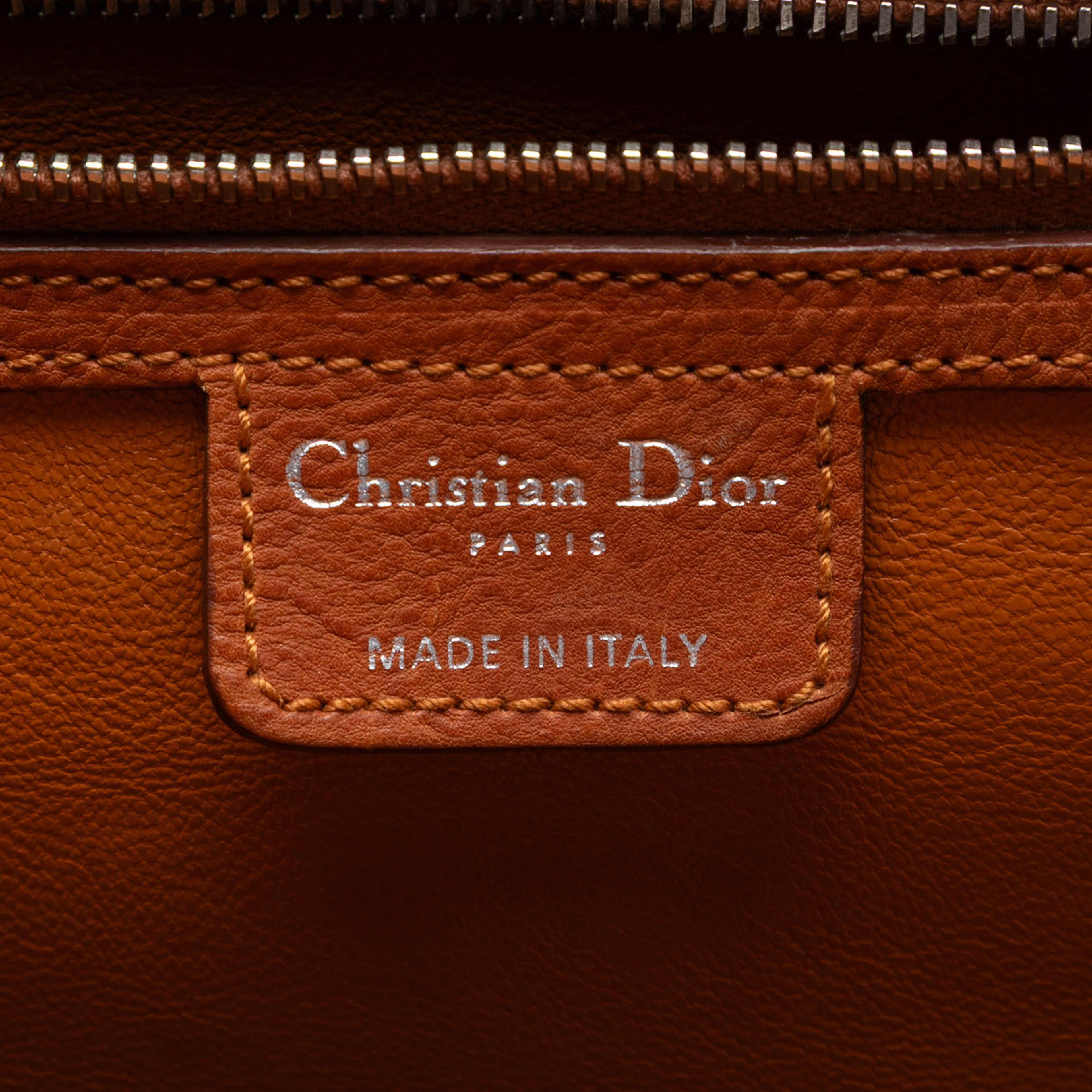 Dior Large Calfskin My Dior Pockets Frame Handbag, från Luxclusif, i färgen brown. Klicka för att öppna bilden i stort format