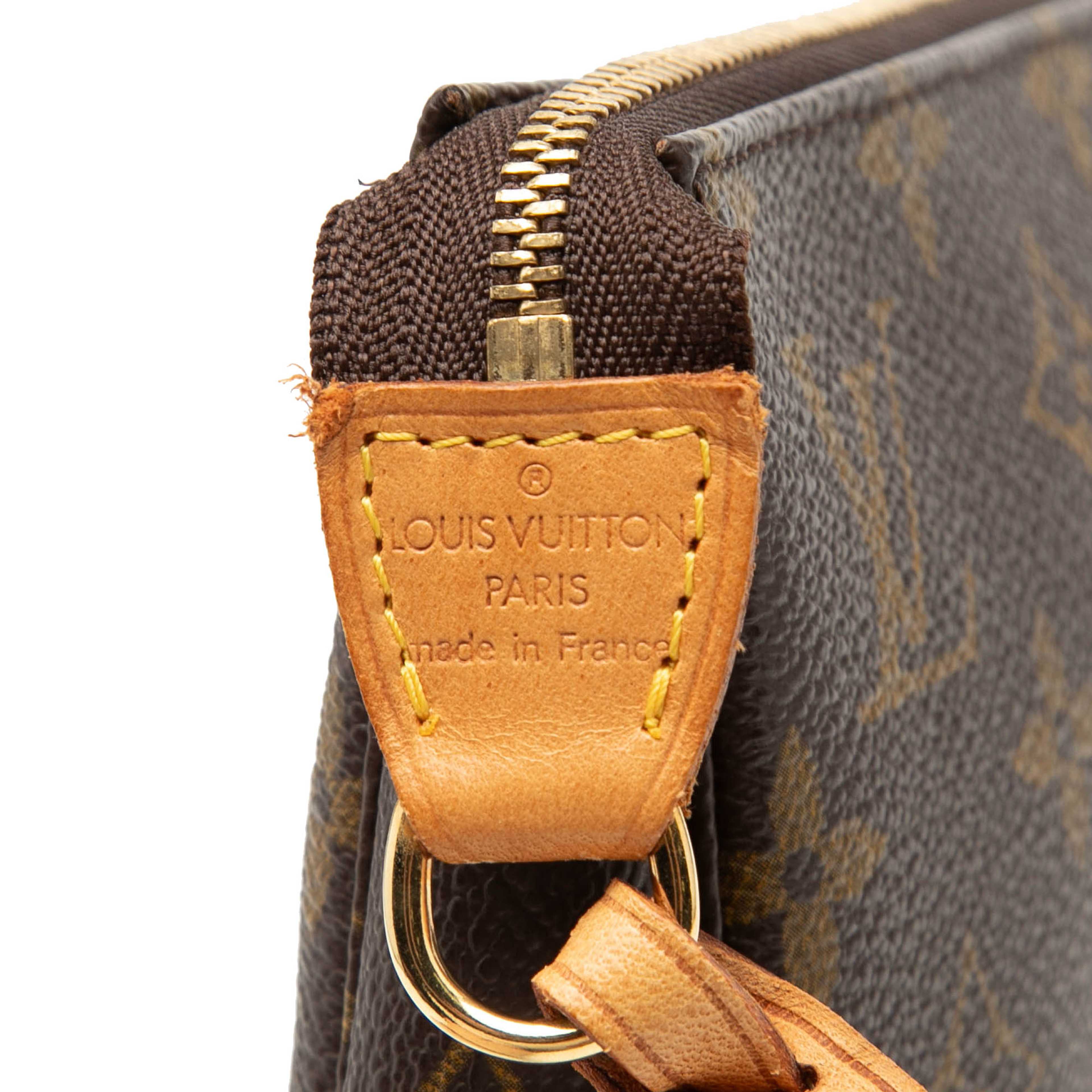 Louis Vuitton Monogram Pochette Accessoires, från Luxclusif, i färgen brown. Klicka för att öppna bilden i stort format