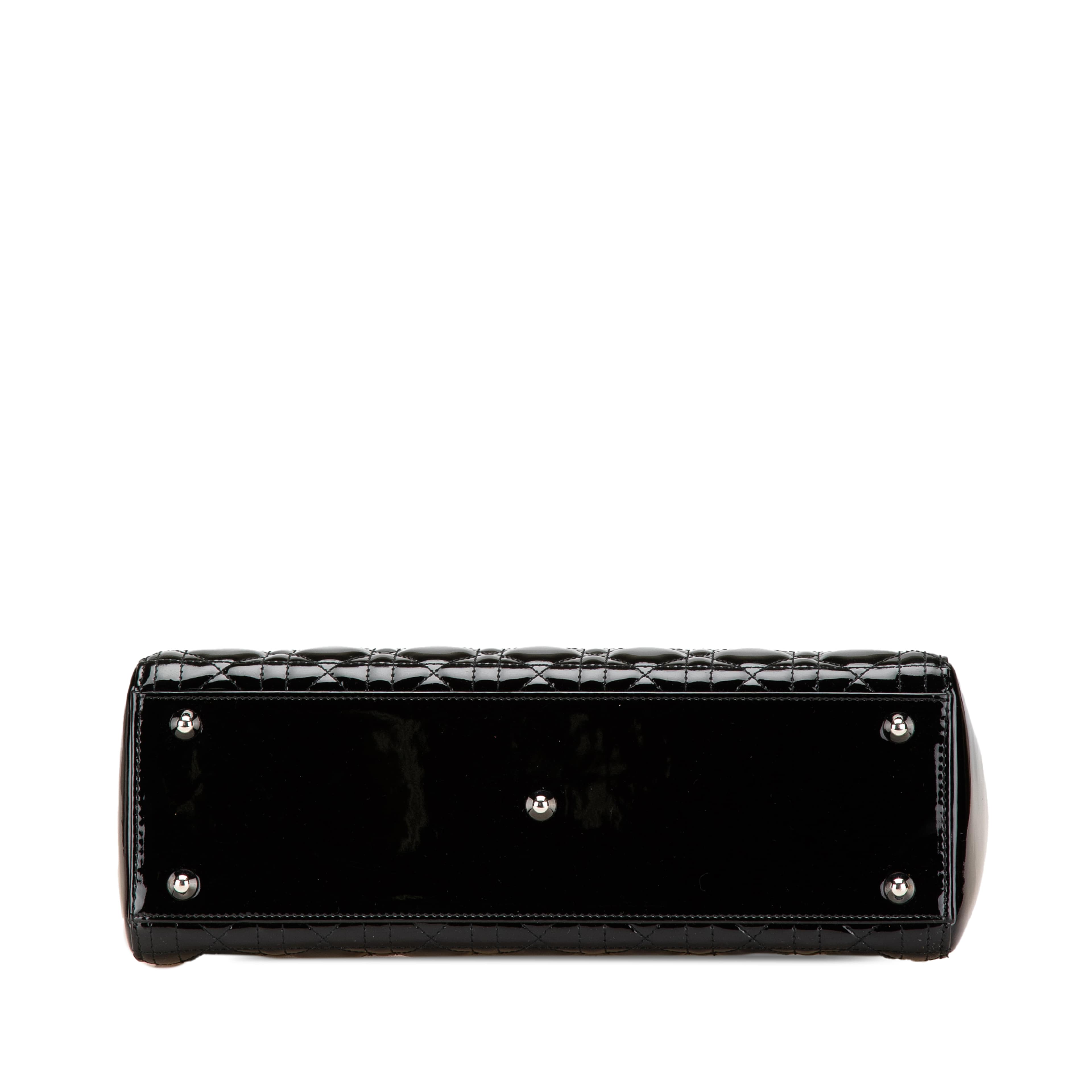 Dior Large Patent Cannage Lady Dior, från Luxclusif, i färgen black. Klicka för att öppna bilden i stort format