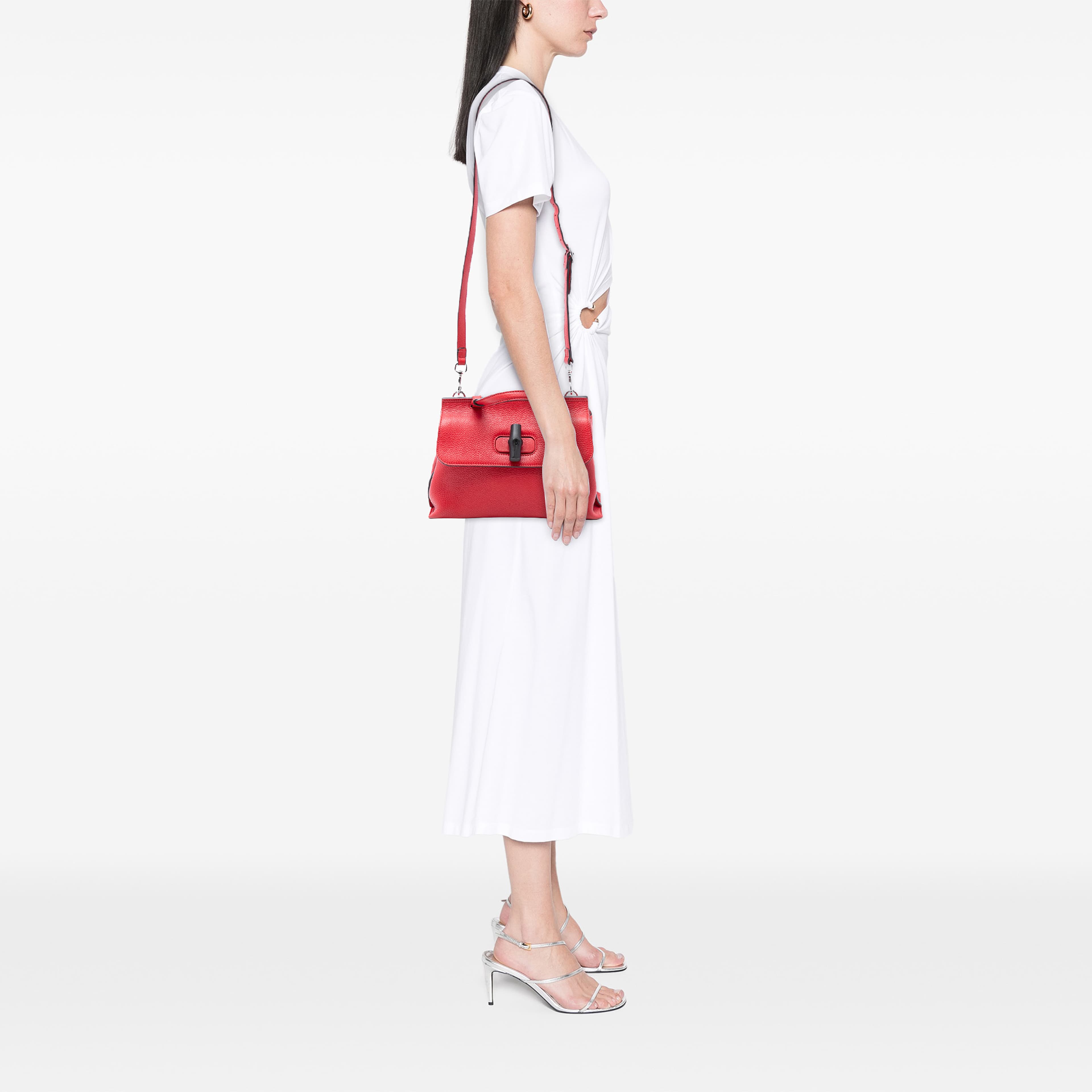 Gucci Small Calfskin Bamboo Daily Satchel, från Luxclusif, i färgen röd. Klicka för att öppna bilden i stort format