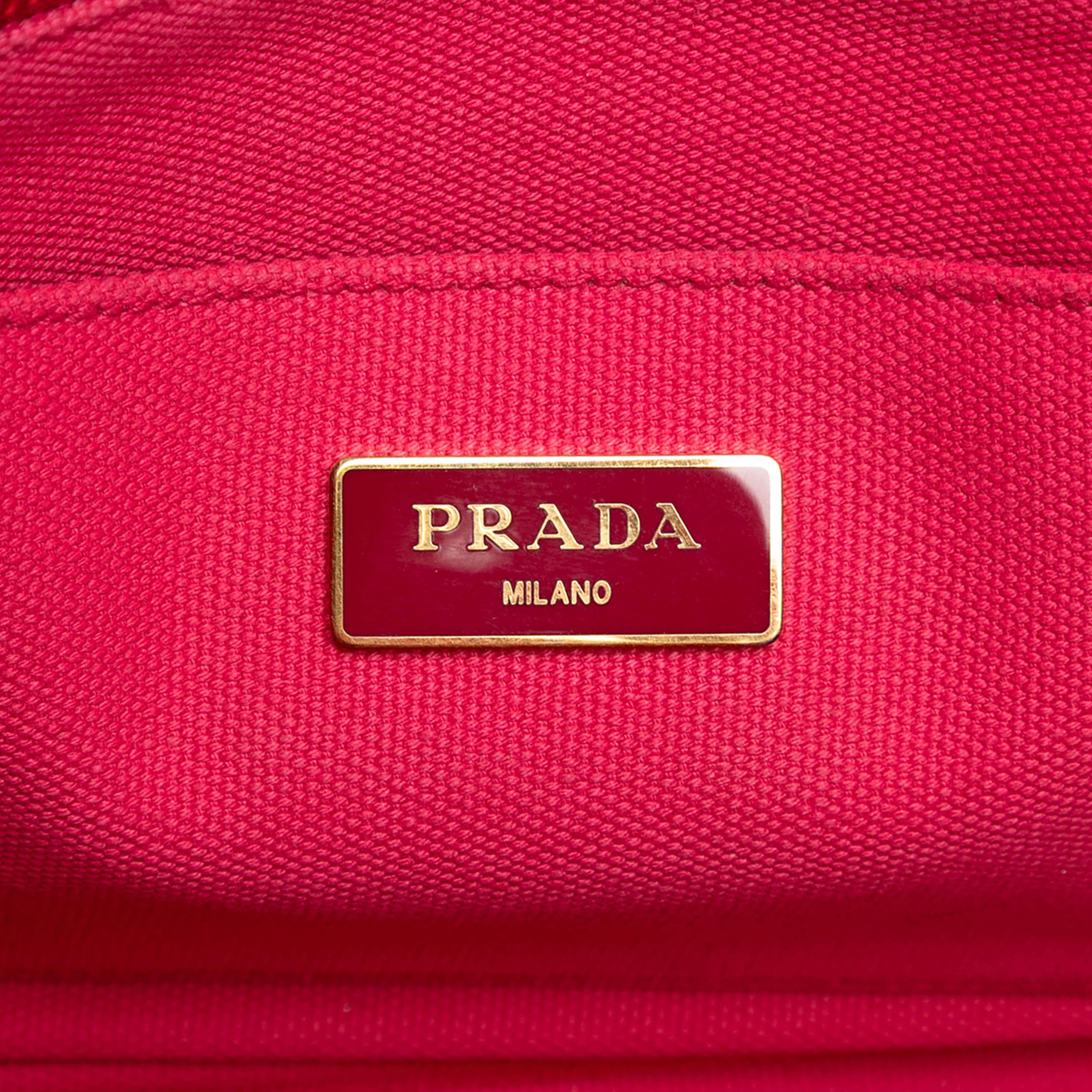 Prada Small Canvas Canapa Logo Satchel, från Luxclusif, i färgen pink. Klicka för att öppna bilden i stort format