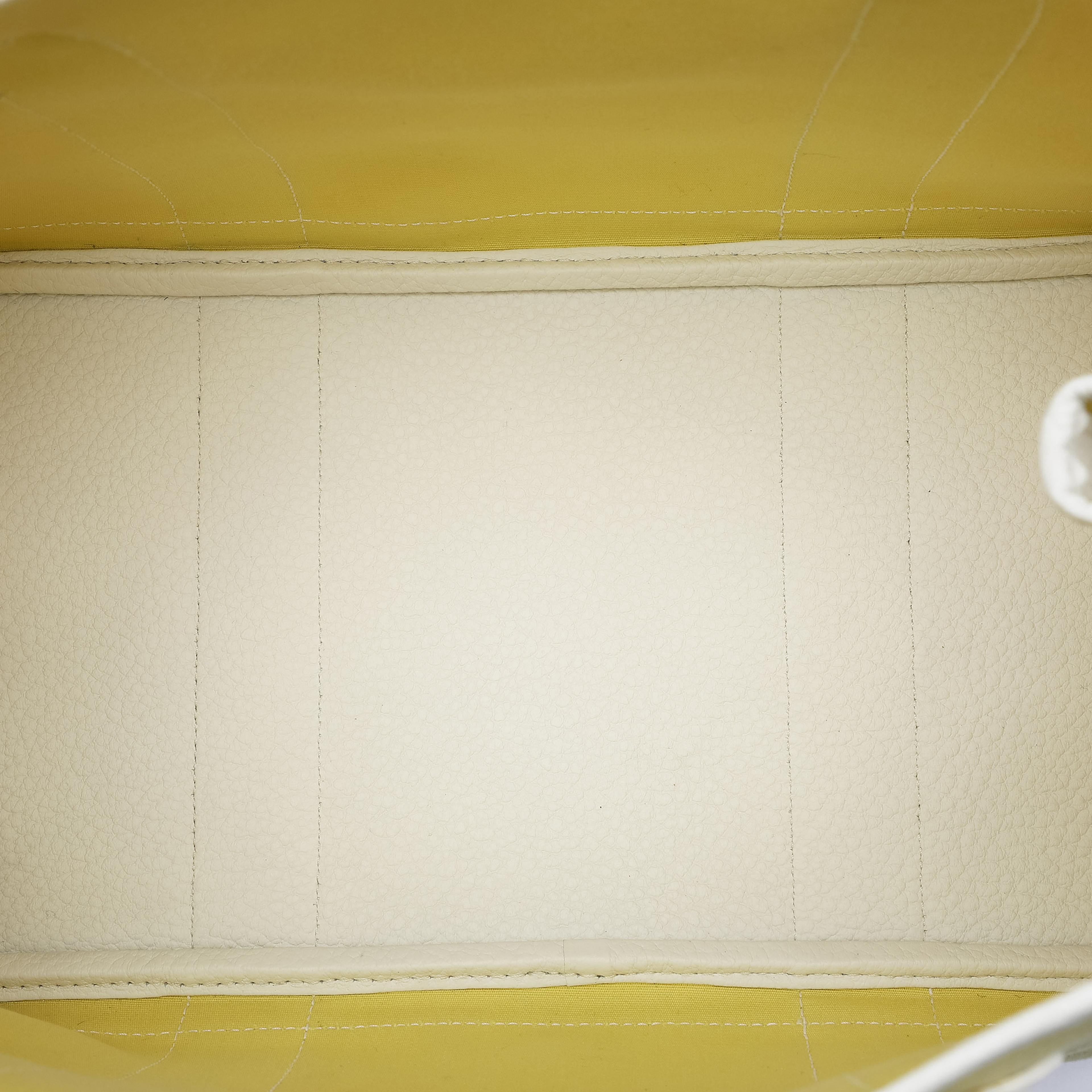 Hermès Toile And Negonda Garden Party 36, från Luxclusif, i färgen light yellow. Klicka för att öppna bilden i stort format