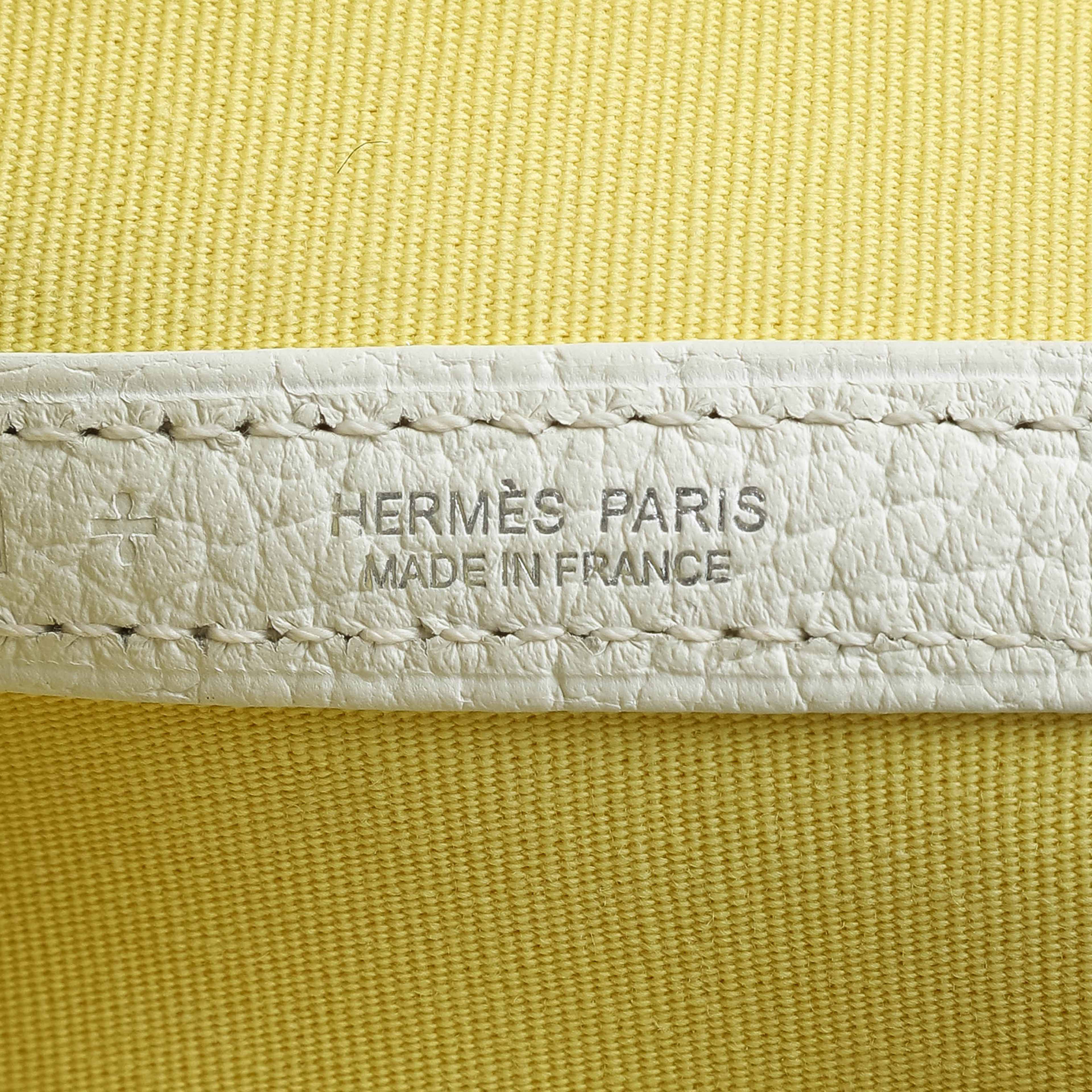 Hermès Toile And Negonda Garden Party 36, från Luxclusif, i färgen light yellow. Klicka för att öppna bilden i stort format