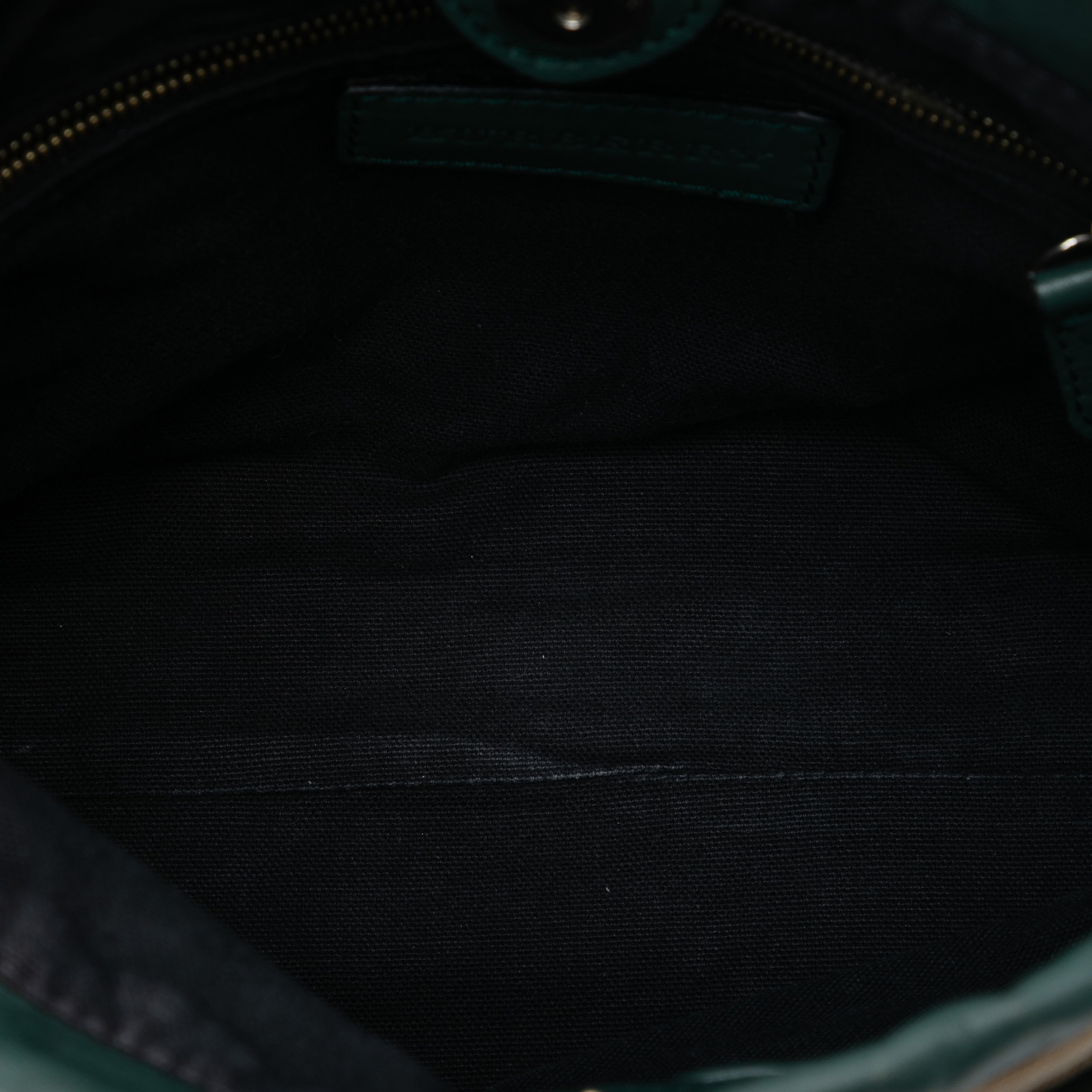 Burberry House Check Canvas And Calfskin Little Crush Crossbody, från Luxclusif, i färgen dark green. Klicka för att öppna bilden i stort format