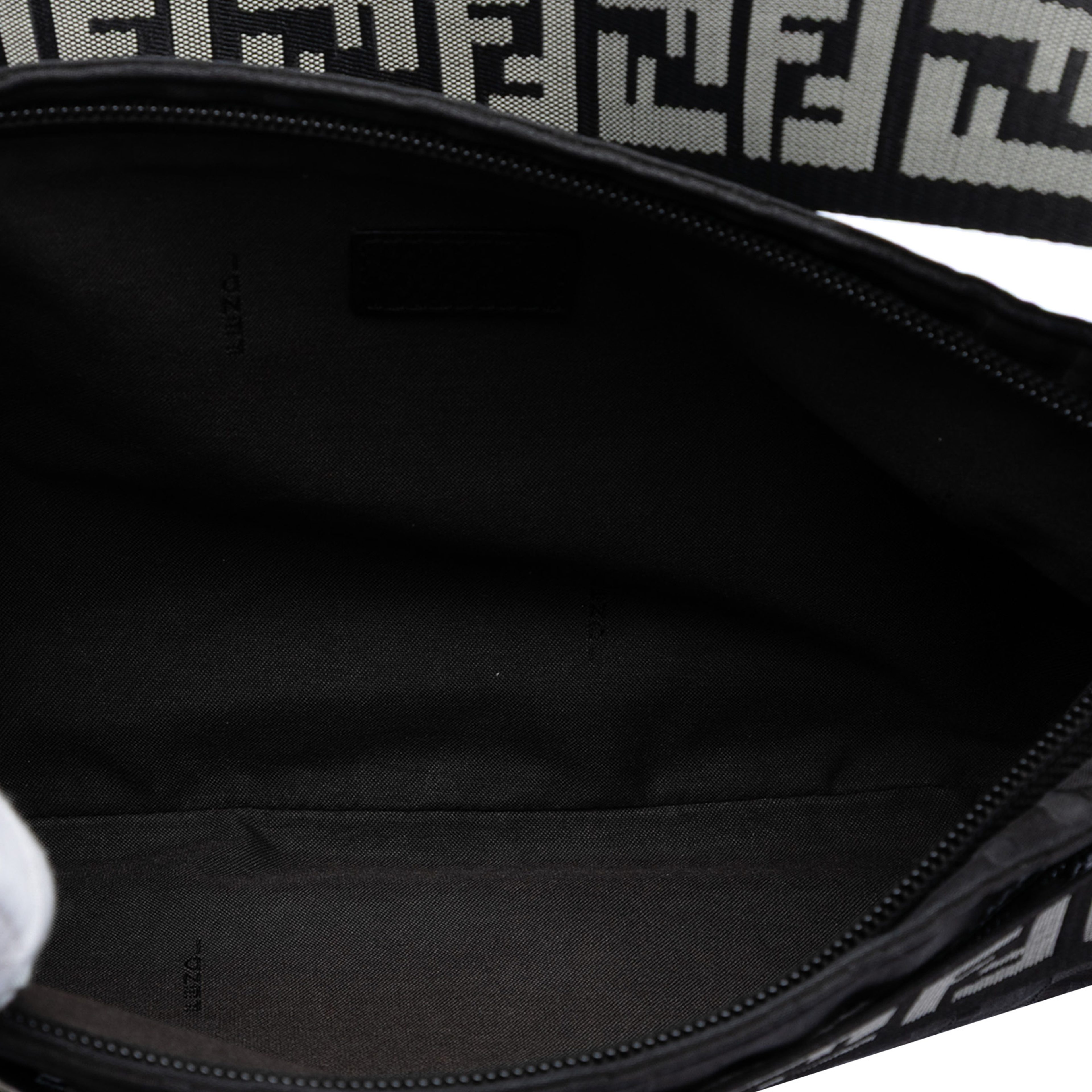 Fendi Zucca Nylon Zip Code Shoulder Bag, från Luxclusif, i färgen black. Klicka för att öppna bilden i stort format