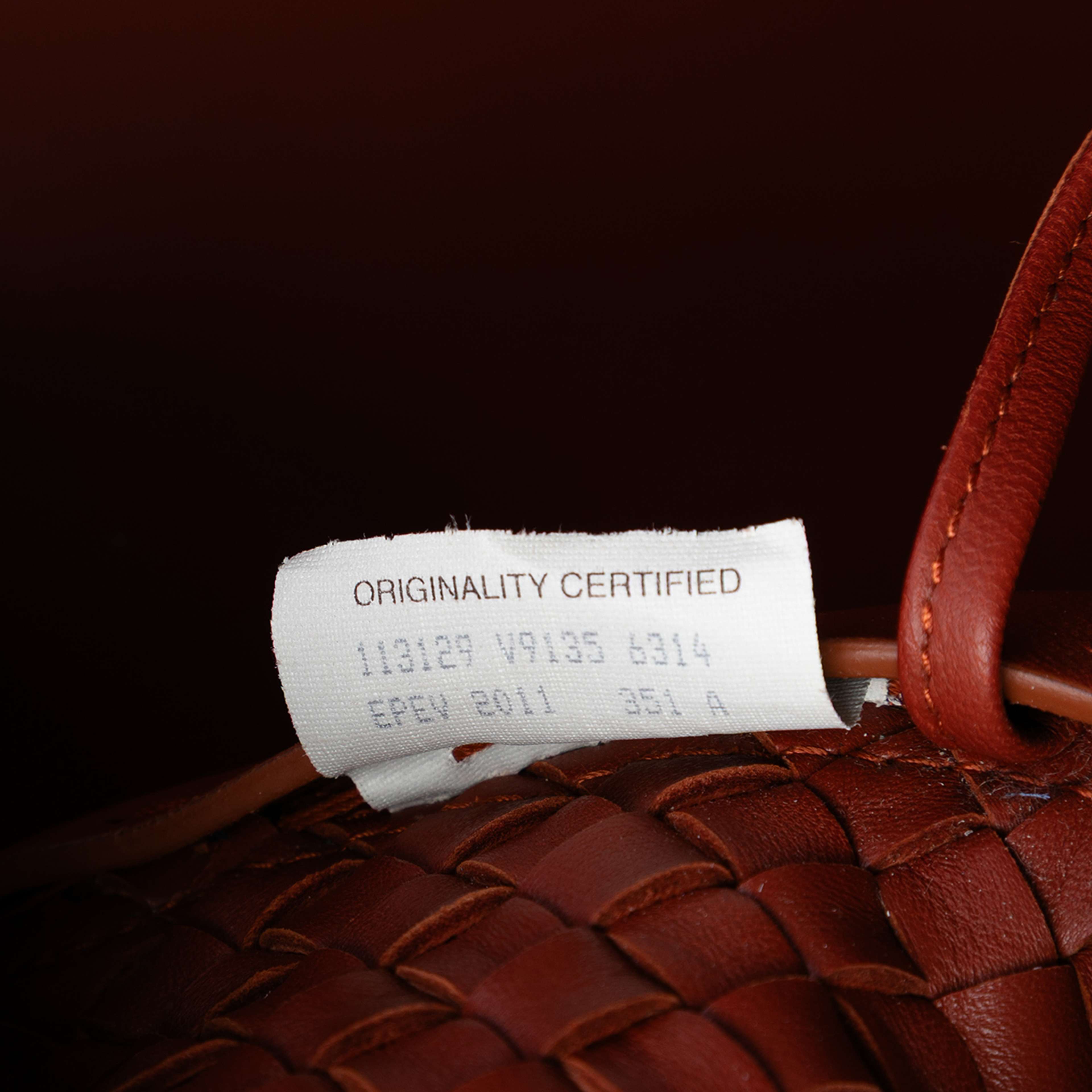 Bottega Veneta Large Lambskin Intreccio Cabat Tote, från Luxclusif, i färgen brick. Klicka för att öppna bilden i stort format