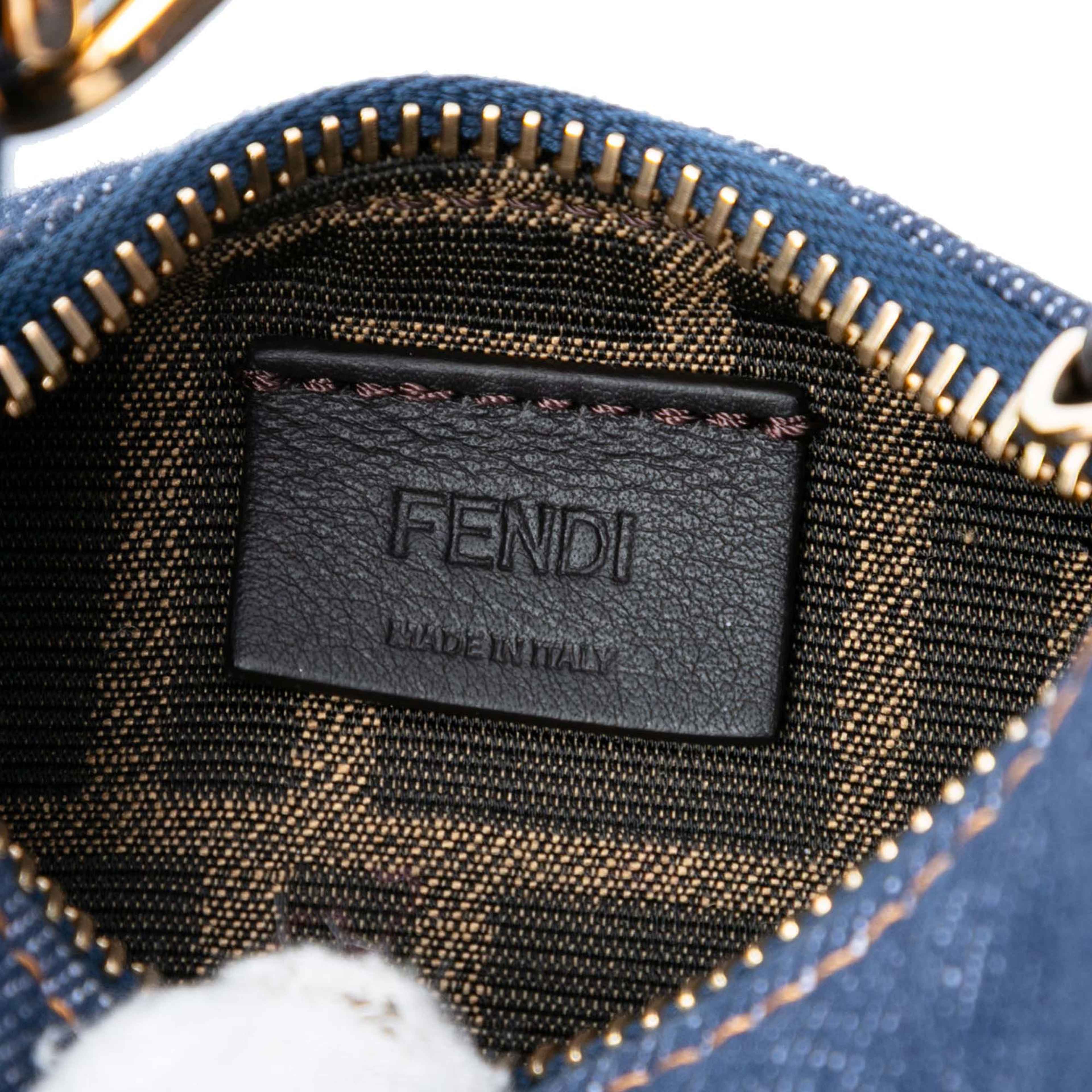 Fendi Nano Denim Fendigraphy Hobo, från Luxclusif, i färgen blå. Klicka för att öppna bilden i stort format