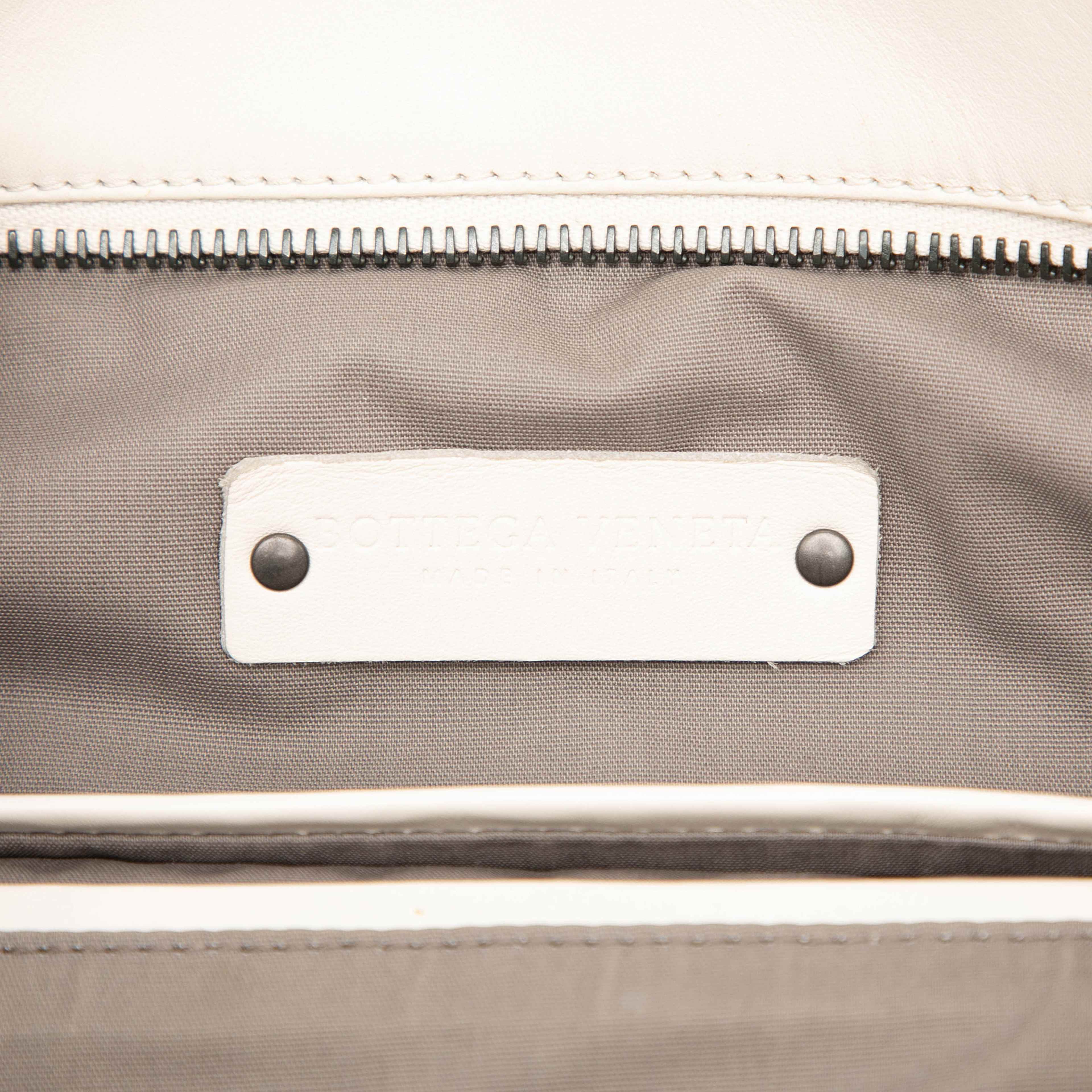 Bottega Veneta Nappa Intrecciato Vn Crossbody, från Luxclusif, i färgen brun. Klicka för att öppna bilden i stort format