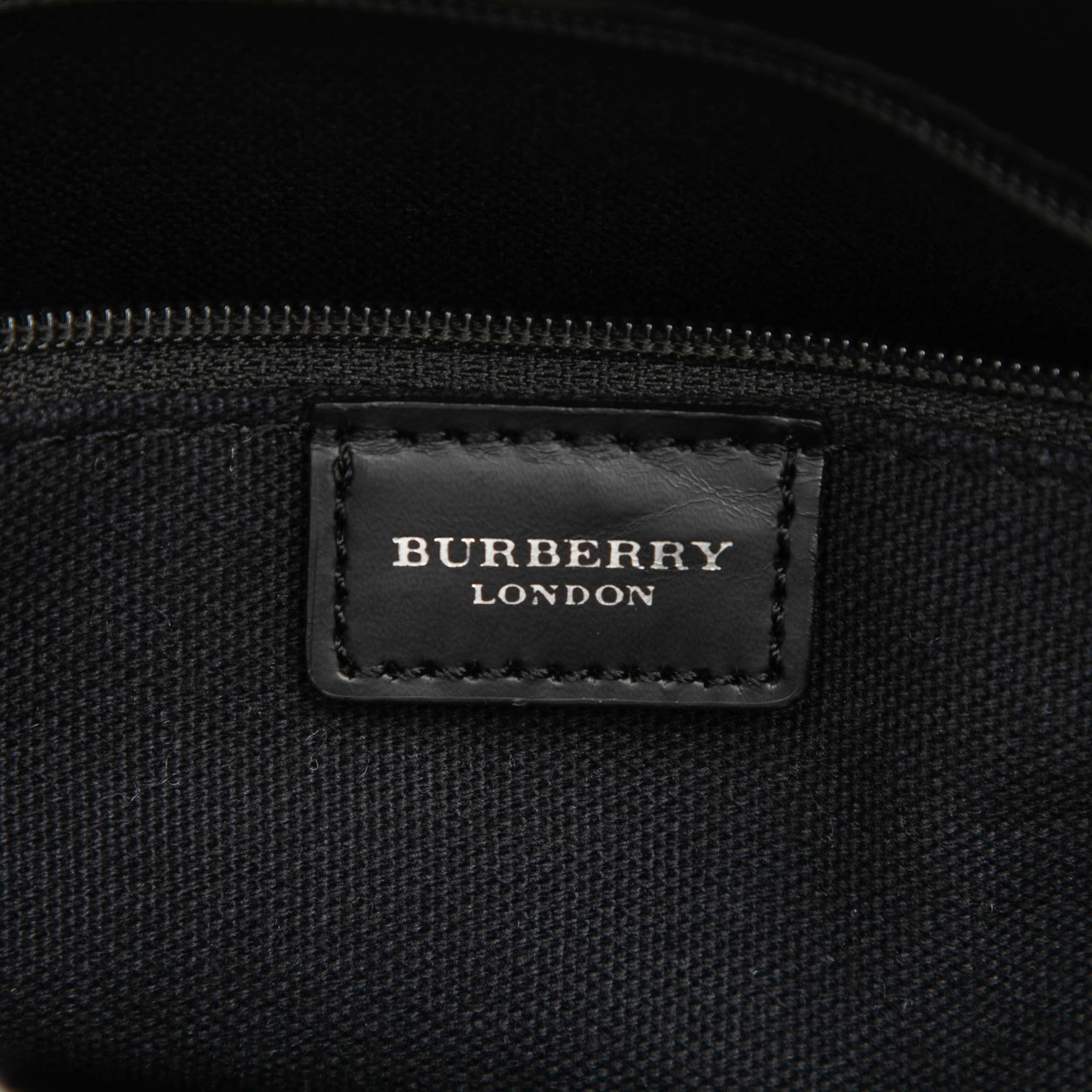 Burberry House Check Coated Canvas Tote, från Luxclusif, i färgen beige. Klicka för att öppna bilden i stort format