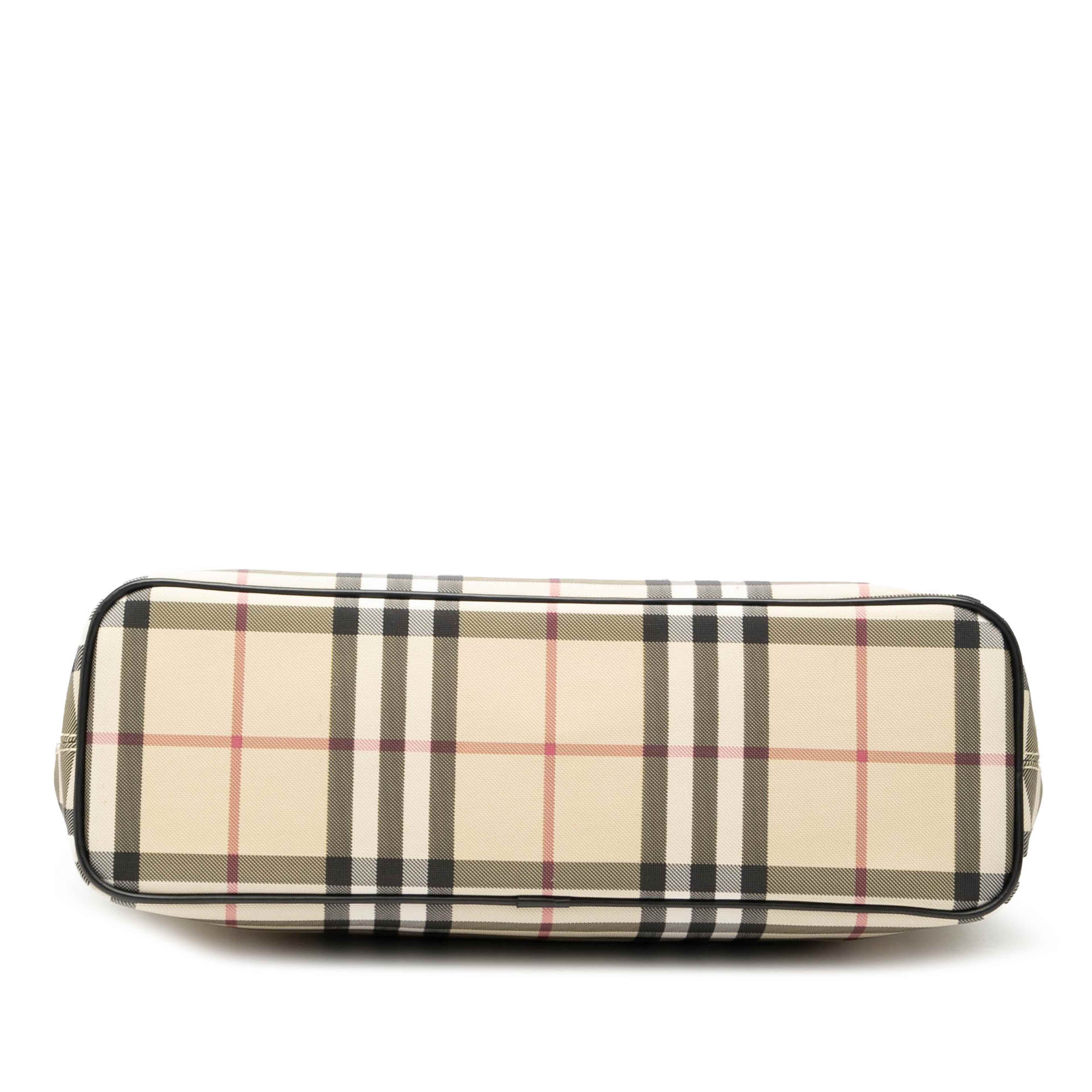 Burberry House Check Coated Canvas Tote, från Luxclusif, i färgen beige. Klicka för att öppna bilden i stort format