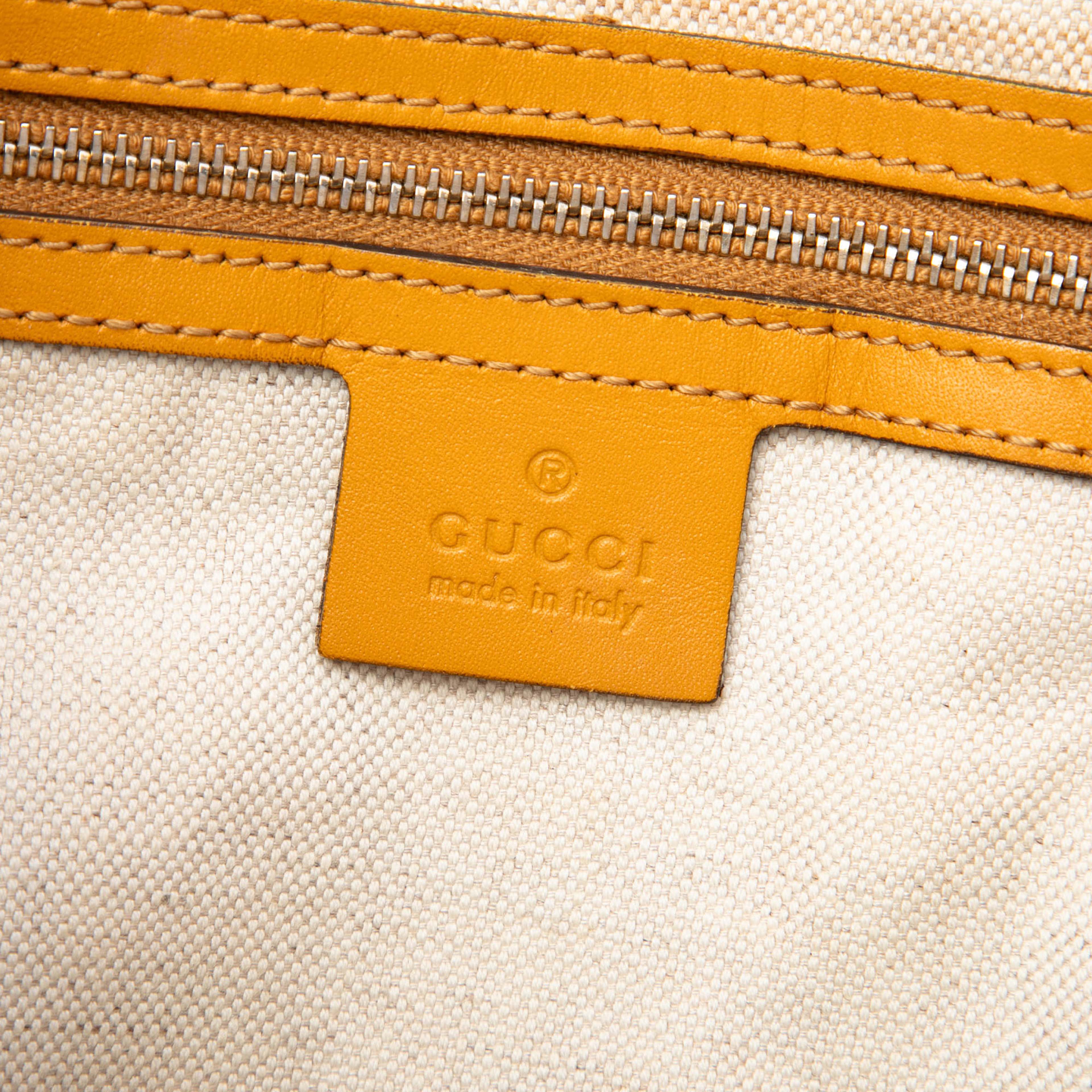 Gucci Medium Gg Canvas Joy Boston Bag, från Luxclusif, i färgen beige. Klicka för att öppna bilden i stort format
