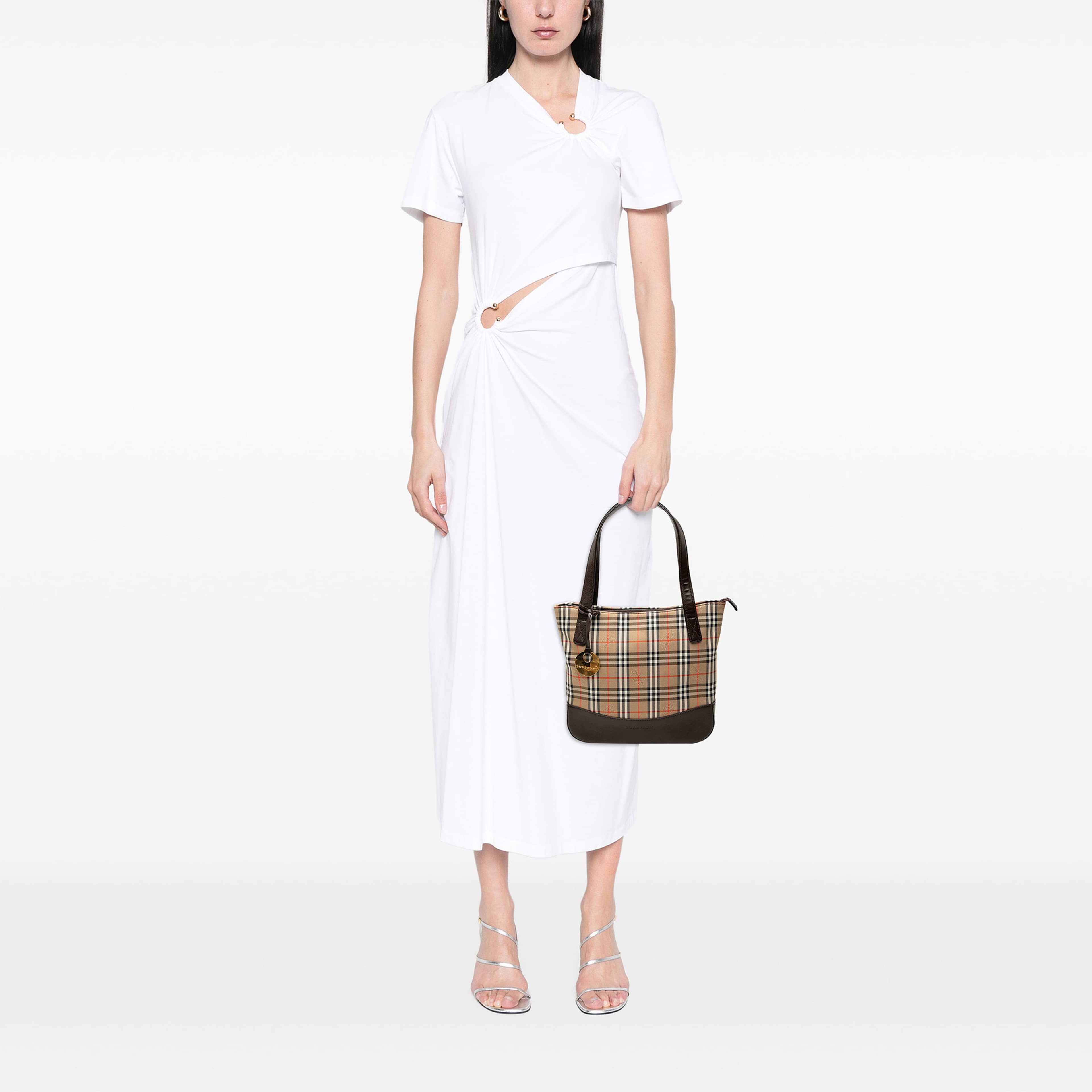 Burberry Haymarket Check Canvas Tote, från Luxclusif, i färgen beige. Klicka för att öppna bilden i stort format
