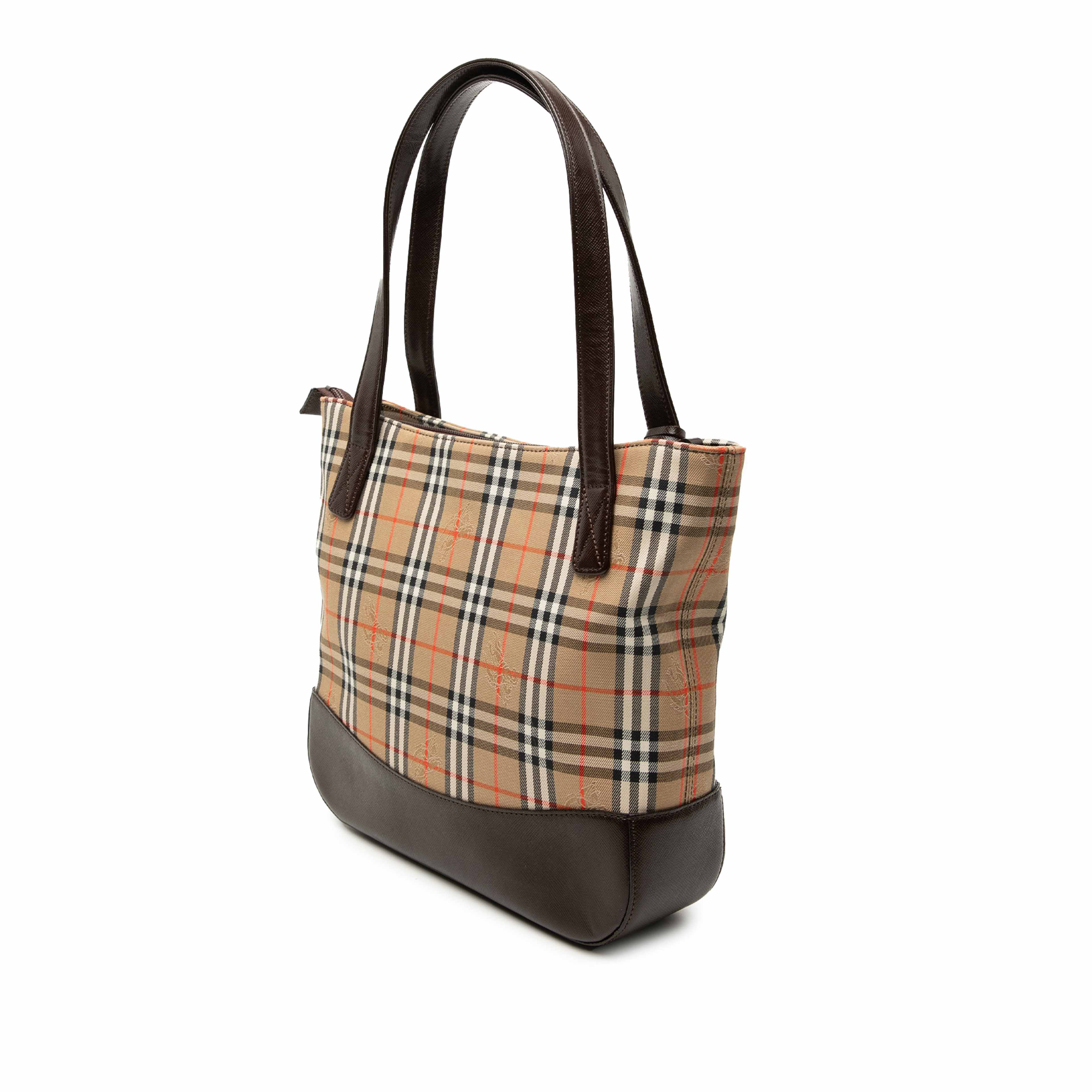 Burberry Haymarket Check Canvas Handbag, från Luxclusif, i färgen beige. Klicka för att öppna bilden i stort format