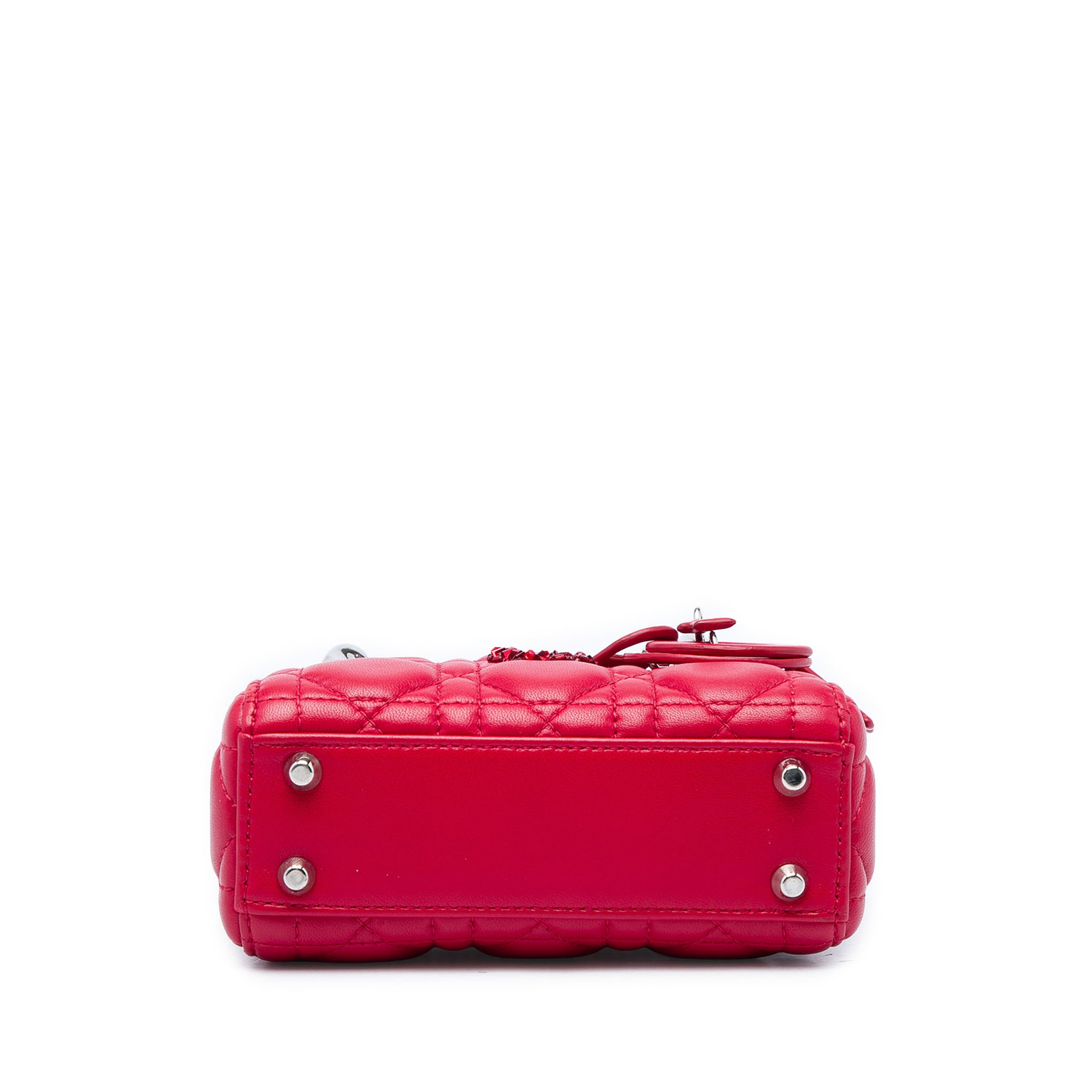 Dior Mini Lambskin Cannage 8 Crystal Lady Dior, från Luxclusif, i färgen röd. Klicka för att öppna bilden i stort format