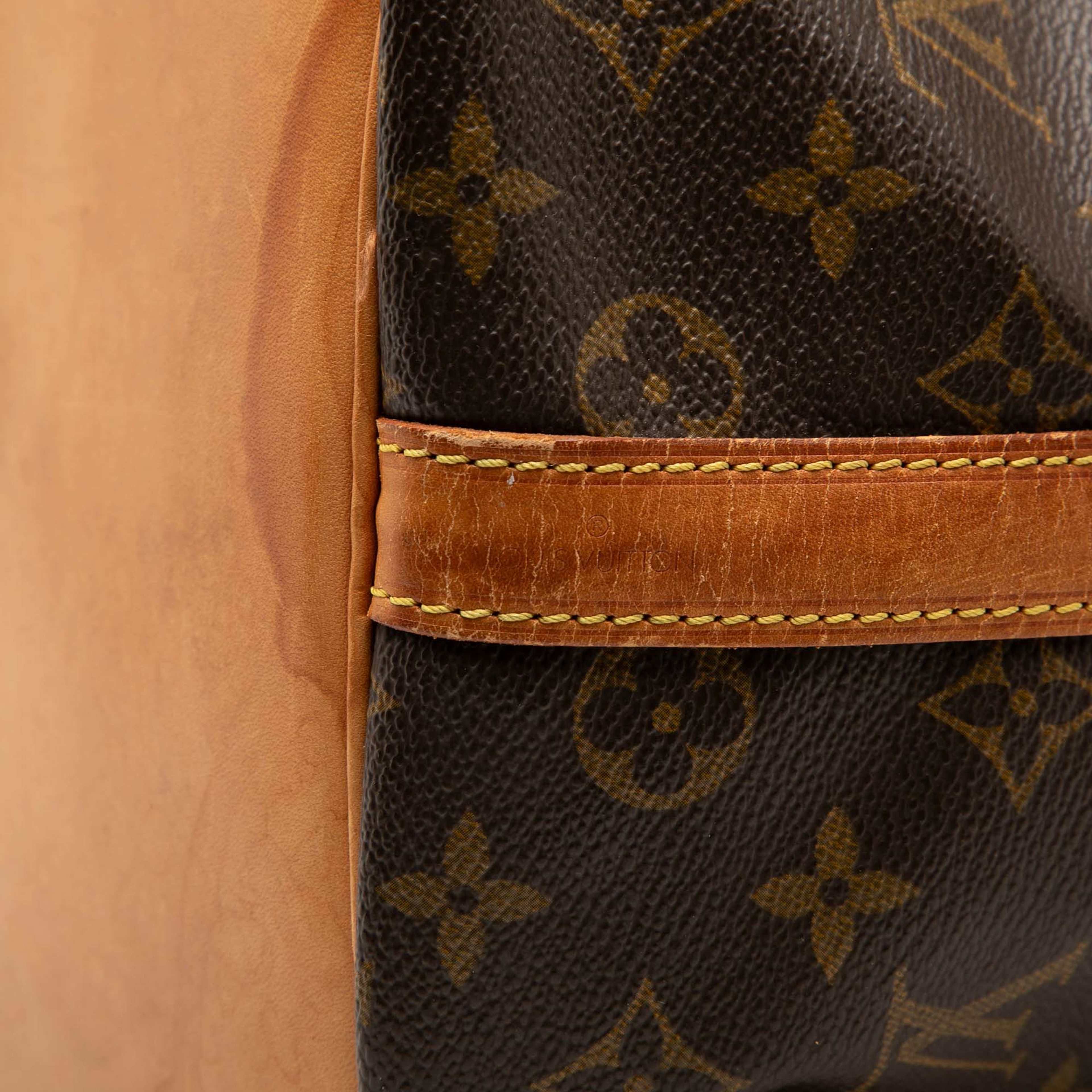 Louis Vuitton Monogram Petit Noe, från Luxclusif, i färgen brun. Klicka för att öppna bilden i stort format