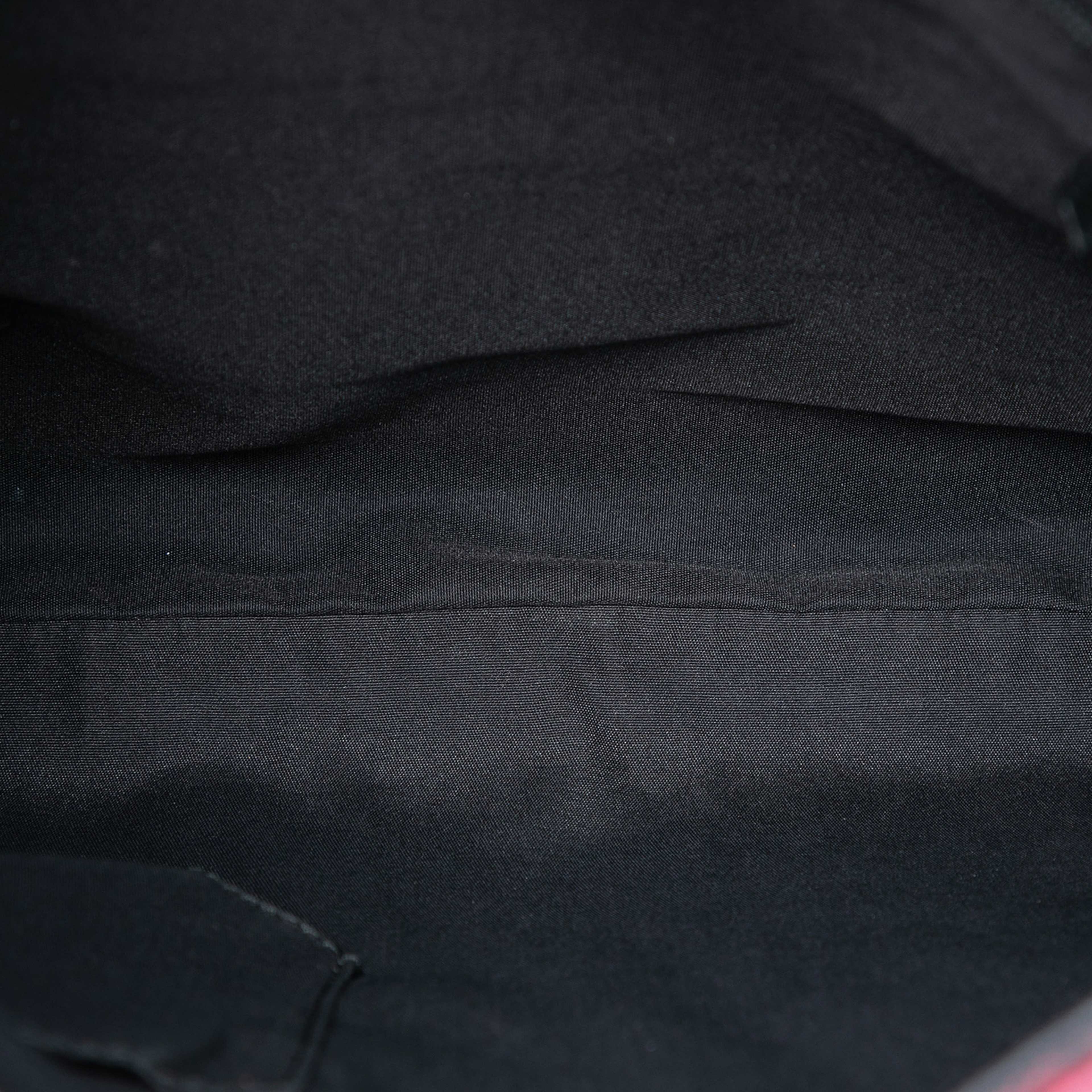 Gucci Gg Canvas Shoulder Bag, från Luxclusif, i färgen dark red. Klicka för att öppna bilden i stort format