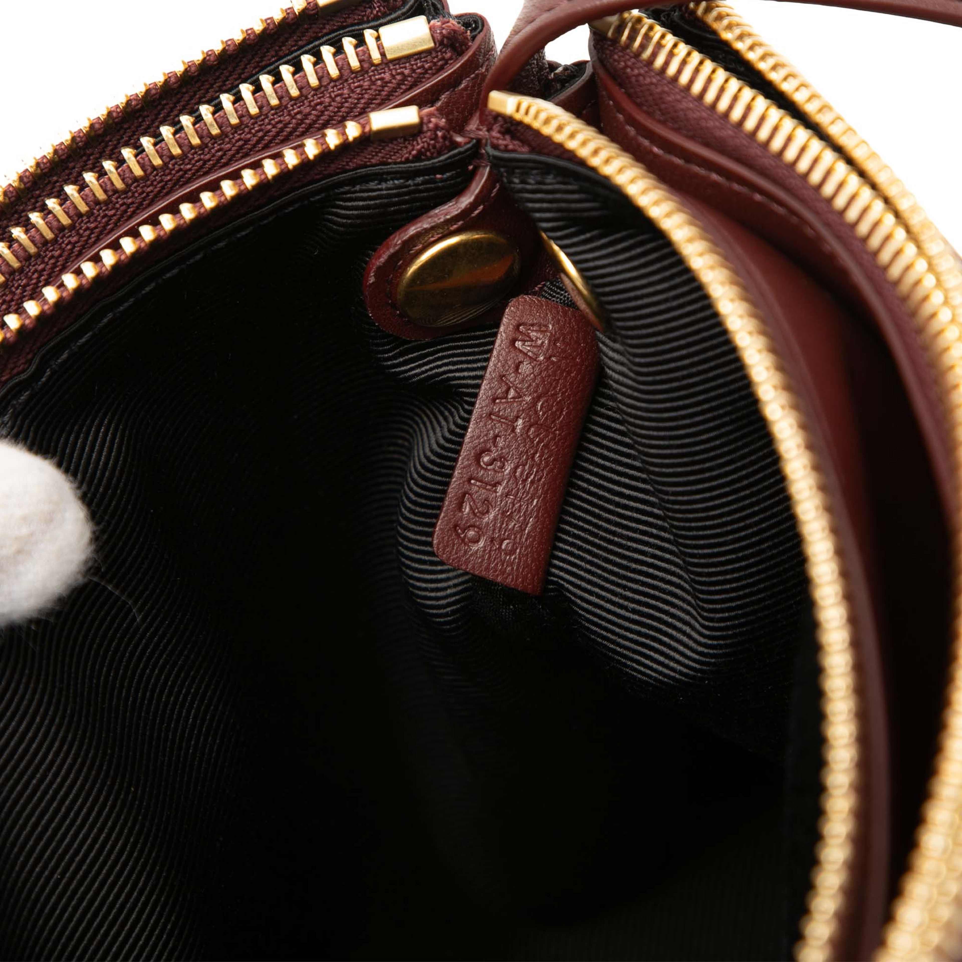 Celine Large Lambskin Trio Crossbody, från Luxclusif, i färgen bordeaux. Klicka för att öppna bilden i stort format