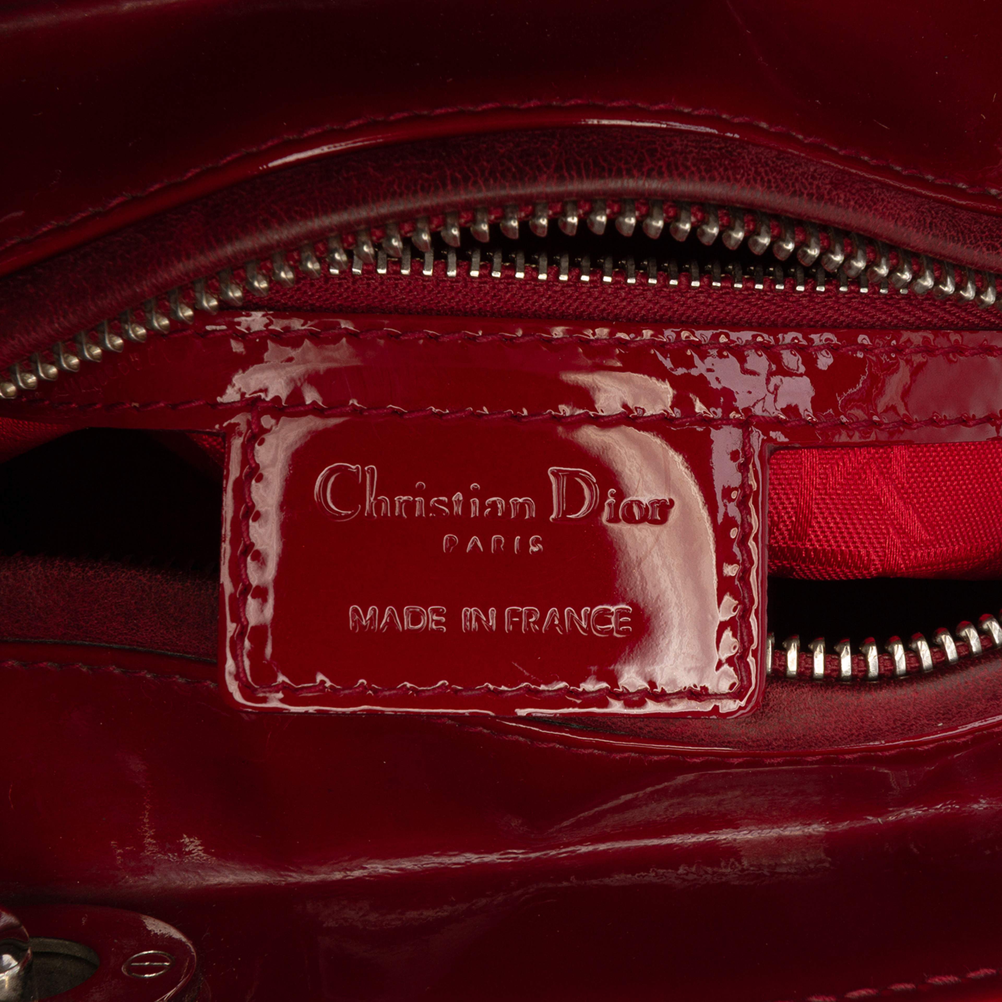 Dior Medium Patent Cannage Lady Dior, från Luxclusif, i färgen dark red. Klicka för att öppna bilden i stort format