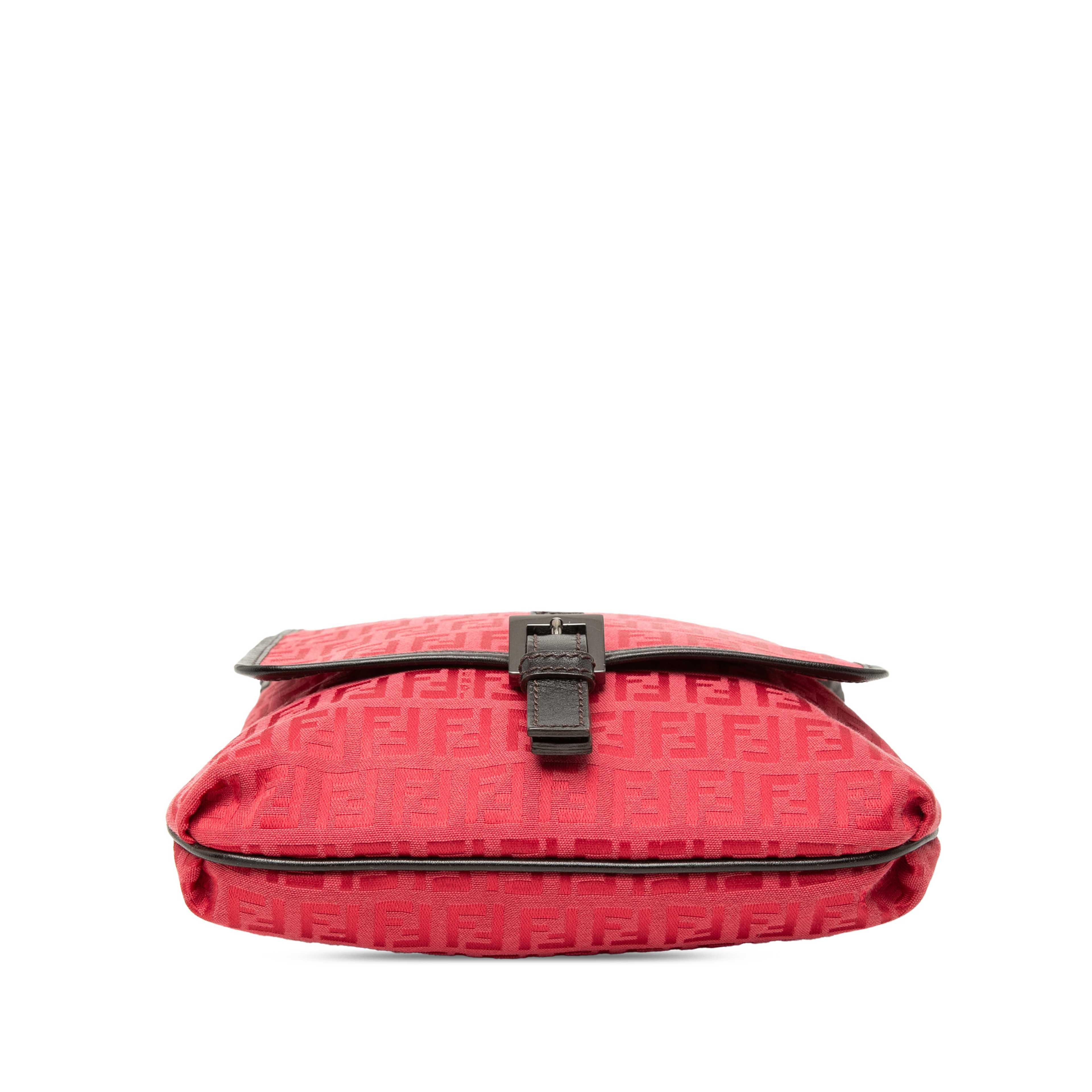 Fendi Zucchino Canvas Crossbody, från Luxclusif, i färgen red. Klicka för att öppna bilden i stort format