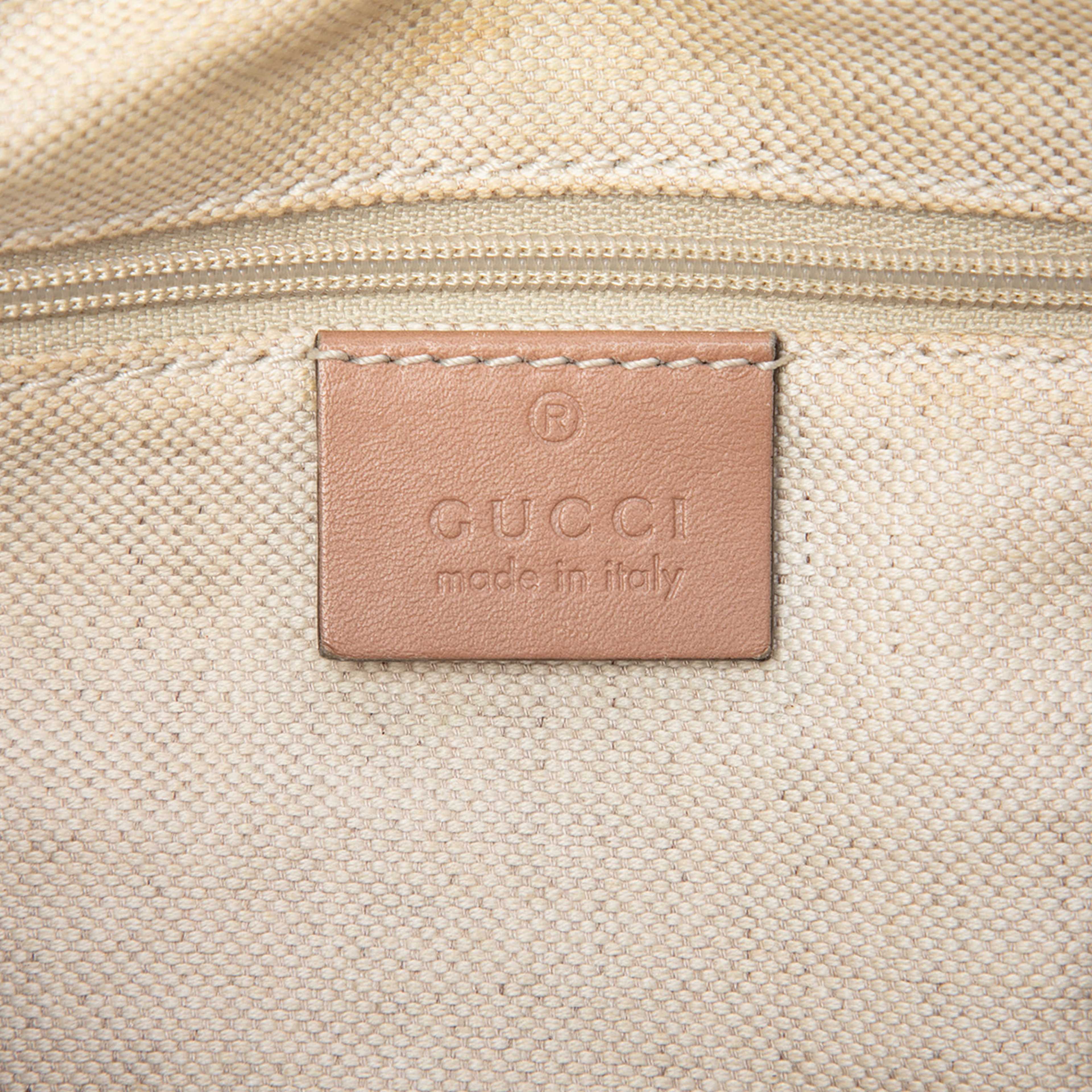 Gucci Diamante Canvas Sukey Shoulder Bag, från Luxclusif, i färgen beige. Klicka för att öppna bilden i stort format