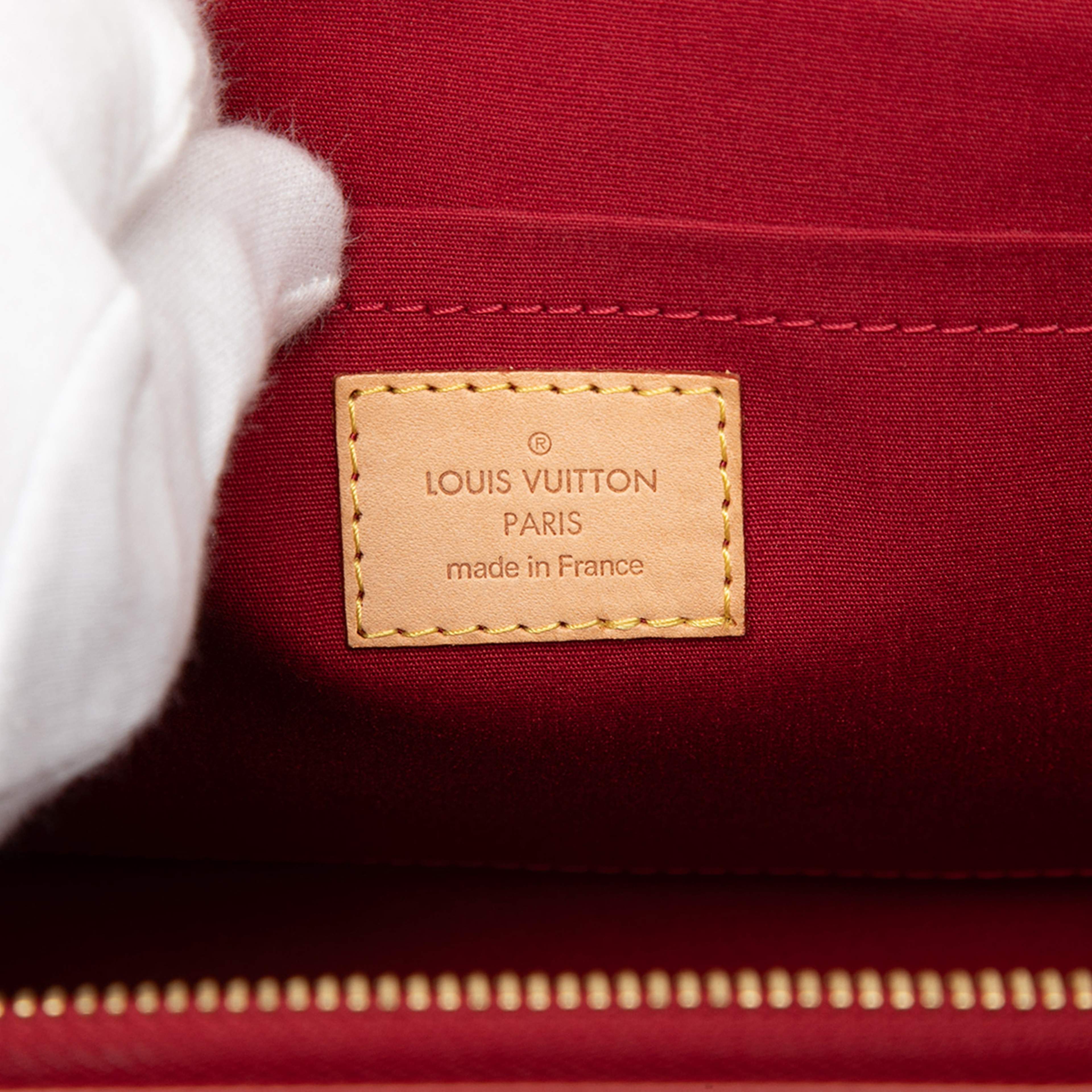Louis Vuitton Monogram Vernis Rosewood Avenue, från Luxclusif, i färgen röd. Klicka för att öppna bilden i stort format