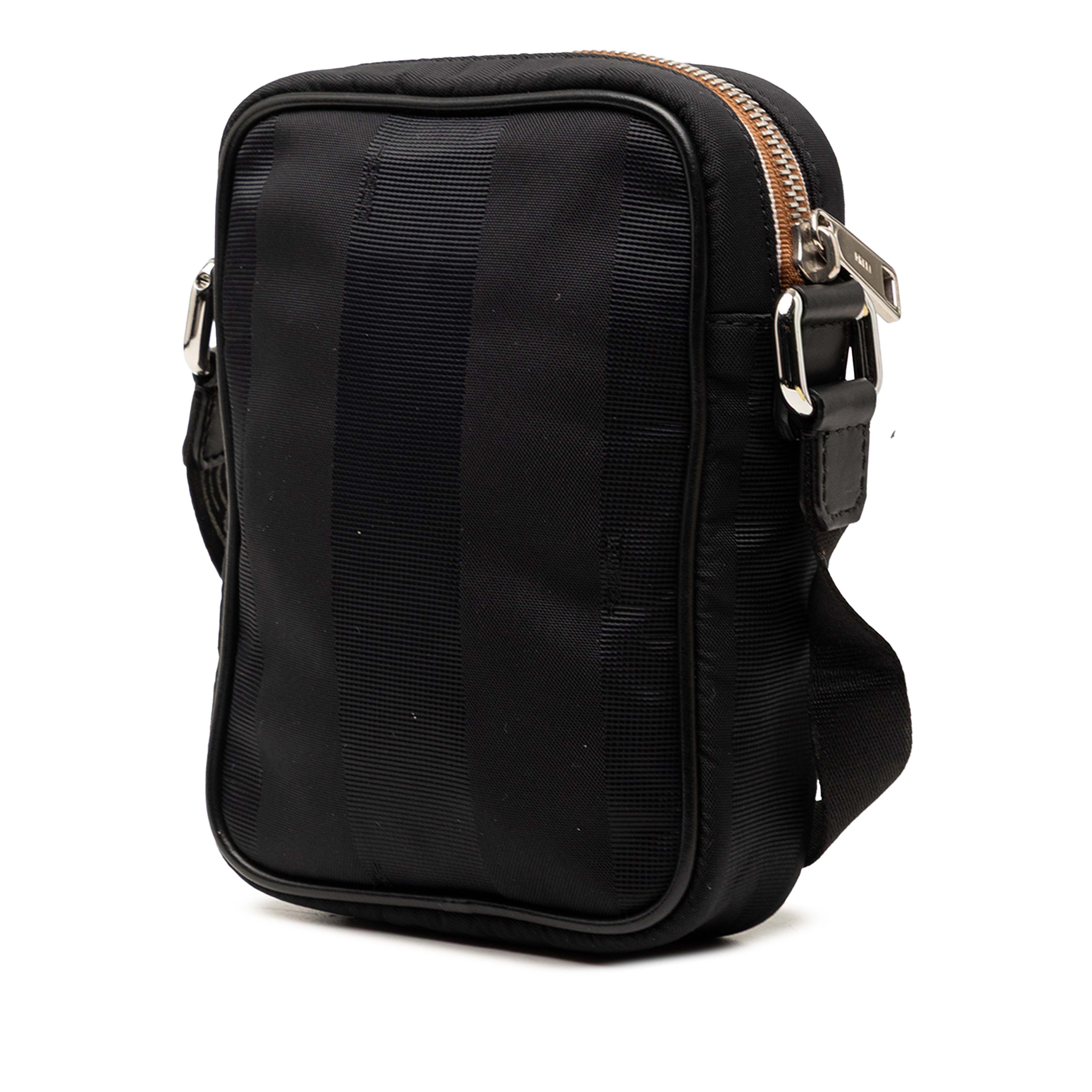 Fendi Small Pequin Nylon Roma Amor Messenger Bag, från Luxclusif, i färgen black. Klicka för att öppna bilden i stort format