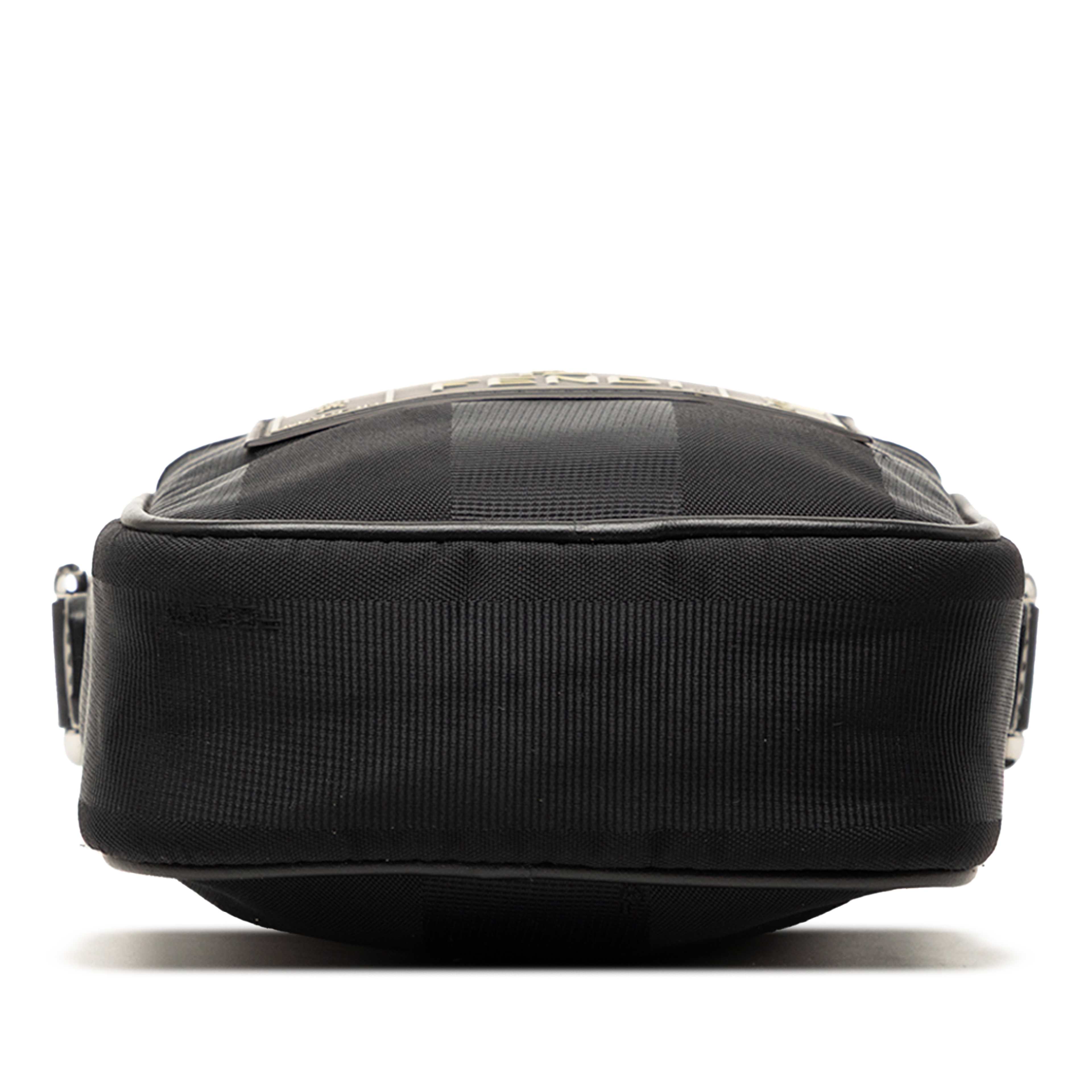 Fendi Small Pequin Nylon Roma Amor Messenger Bag, från Luxclusif, i färgen svart. Klicka för att öppna bilden i stort format