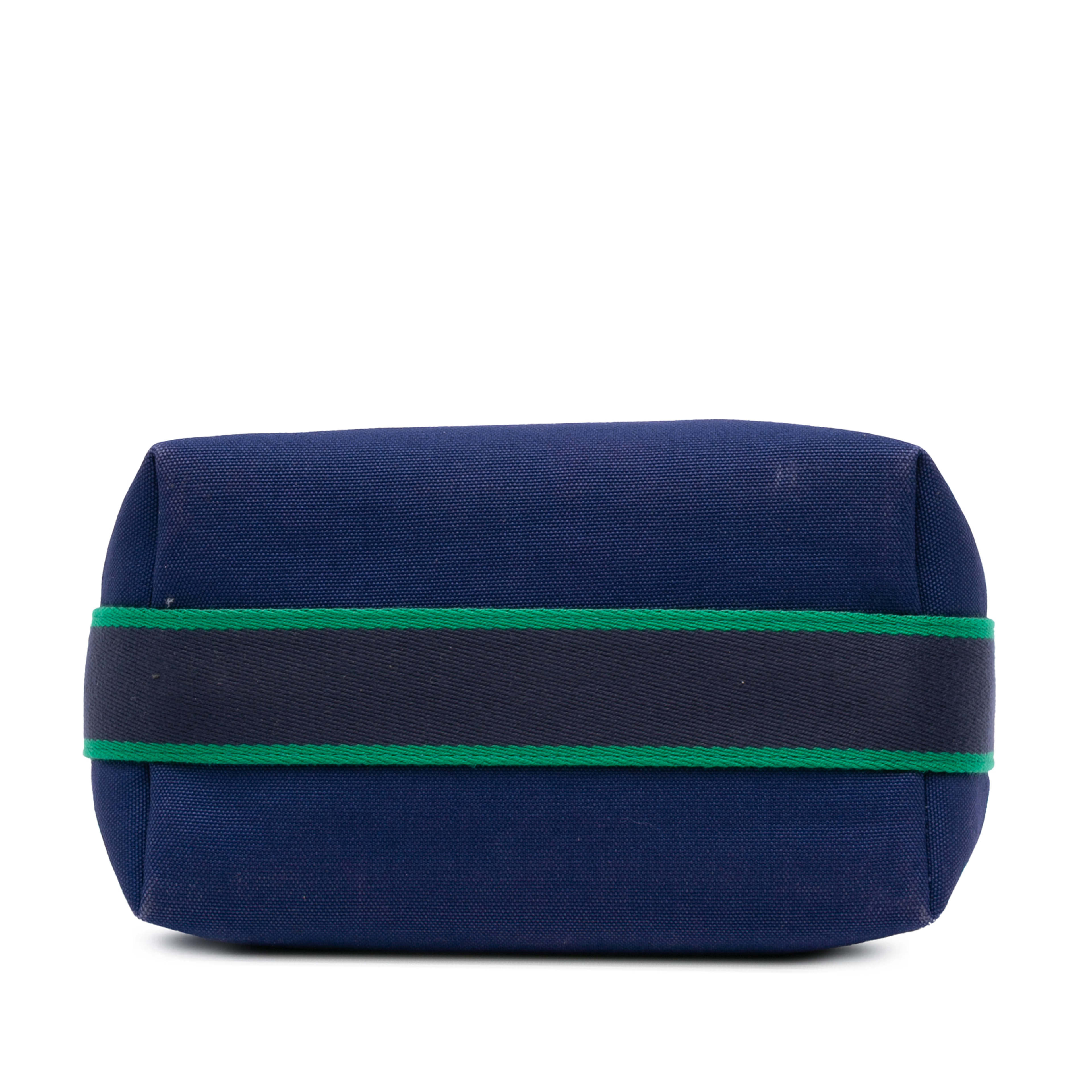 Hermès Small Canvas Bride A Brac Case, från Luxclusif, i färgen dark blue. Klicka för att öppna bilden i stort format