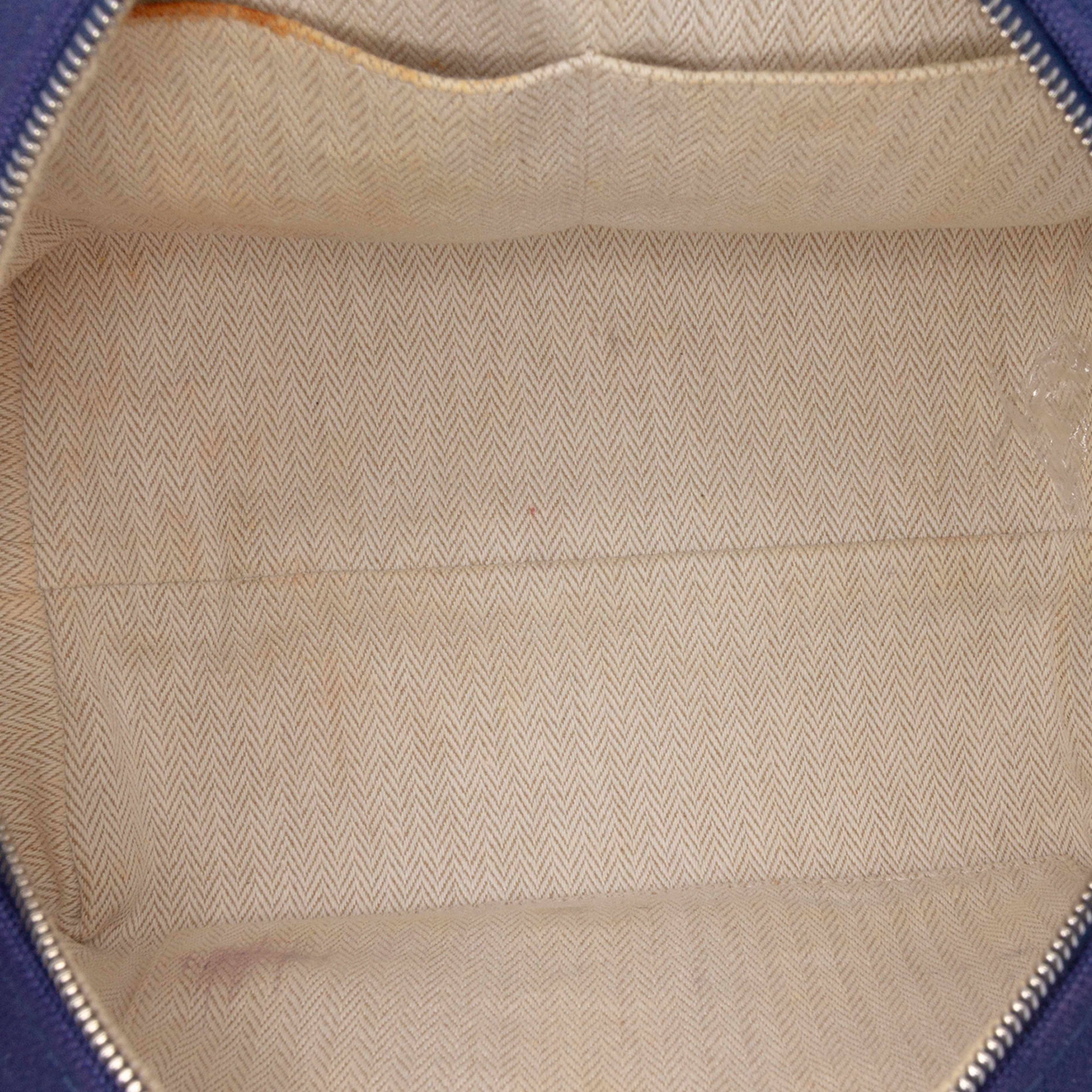 Hermès Small Canvas Bride A Brac Case, från Luxclusif, i färgen dark blue. Klicka för att öppna bilden i stort format