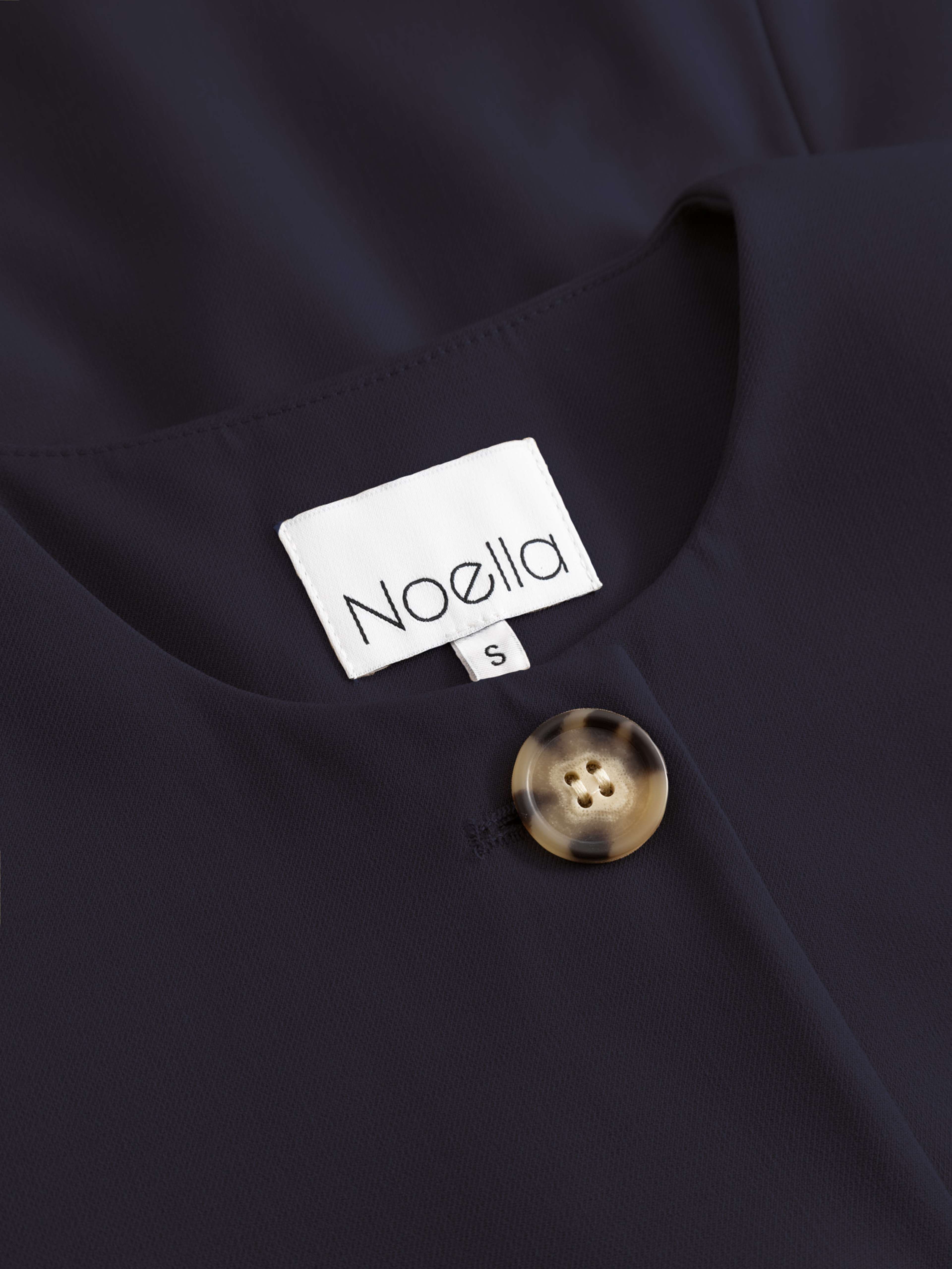 Kasaundra Blazer - Navy, från Noella, i färgen navy. Klicka för att öppna bilden i stort format