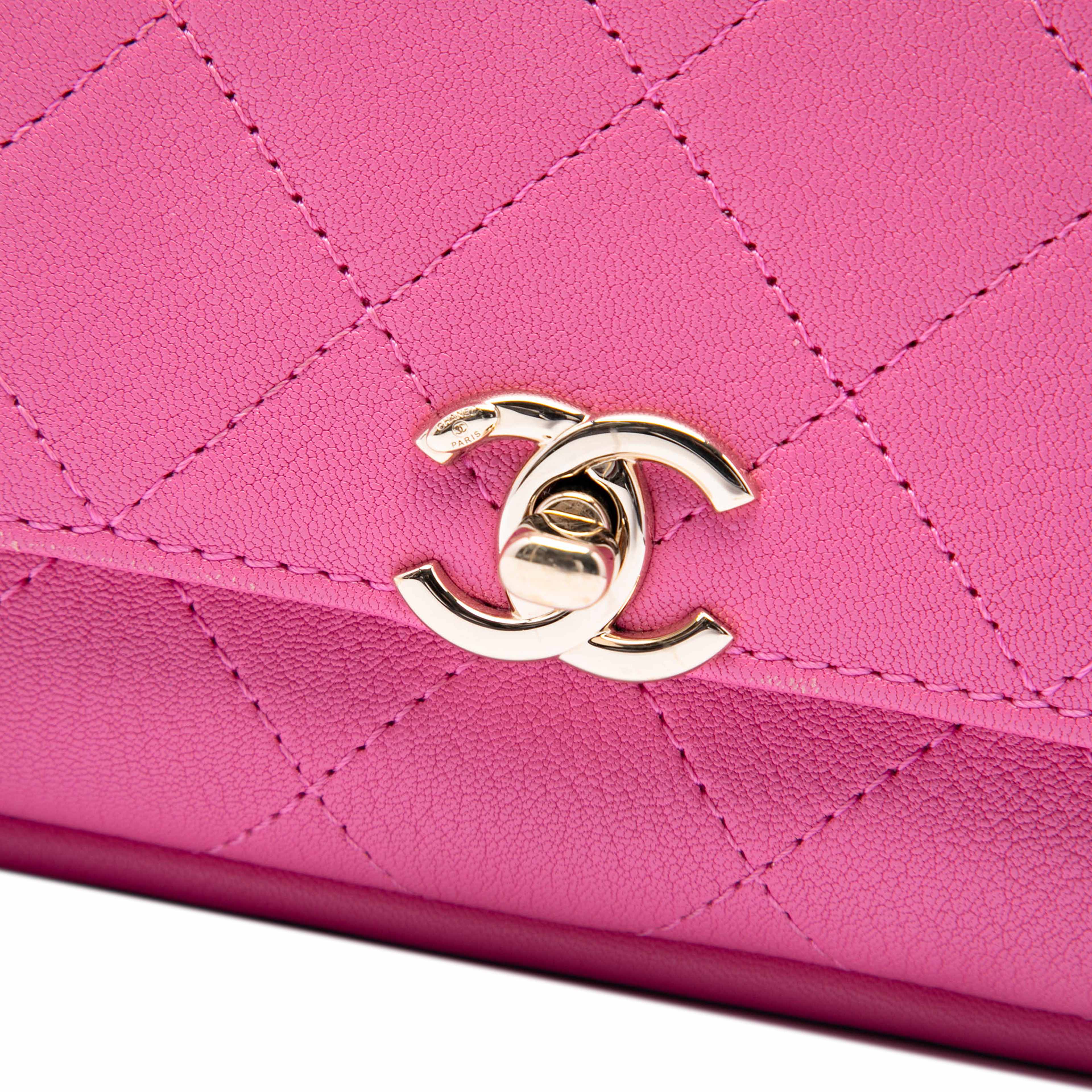 Chanel Cc Quilted Goatskin Casual Trip Flap, från Luxclusif, i färgen rosa. Klicka för att öppna bilden i stort format