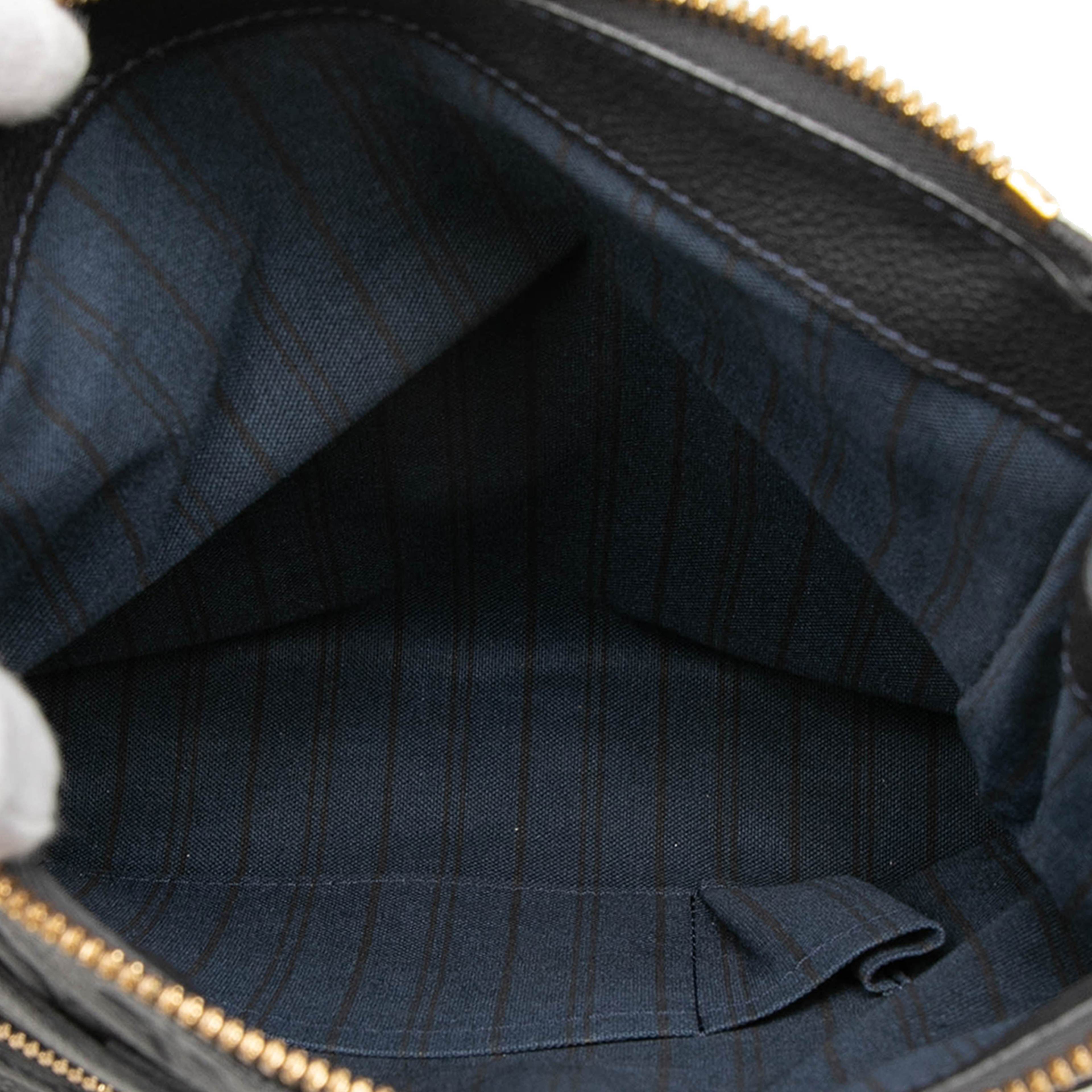 Louis Vuitton Monogram Empreinte Petillante, från Luxclusif, i färgen blå. Klicka för att öppna bilden i stort format