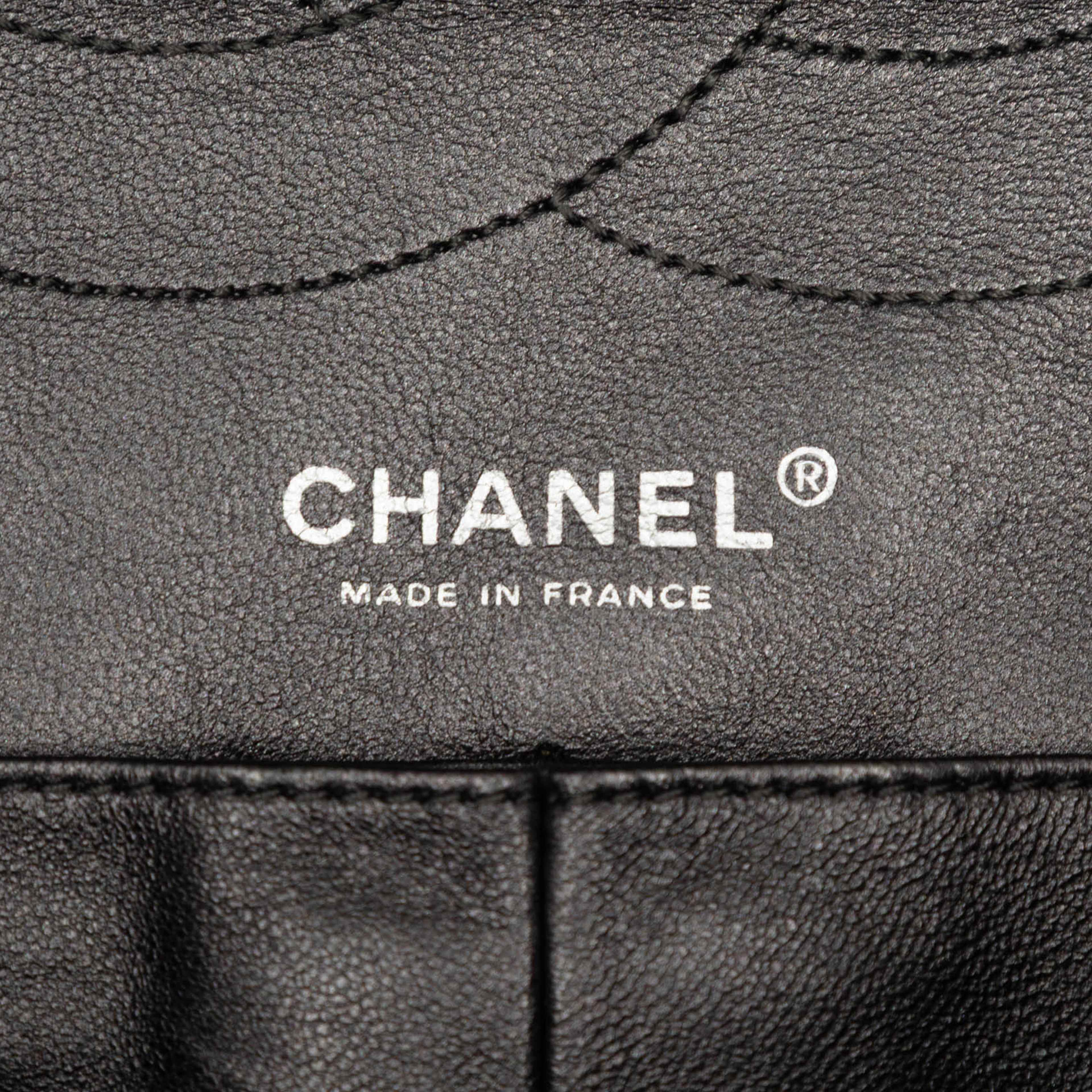 Chanel Metallic Aged Calfskin Reissue 2.55 Double Flap 227, från Luxclusif, i färgen gold. Klicka för att öppna bilden i stort format