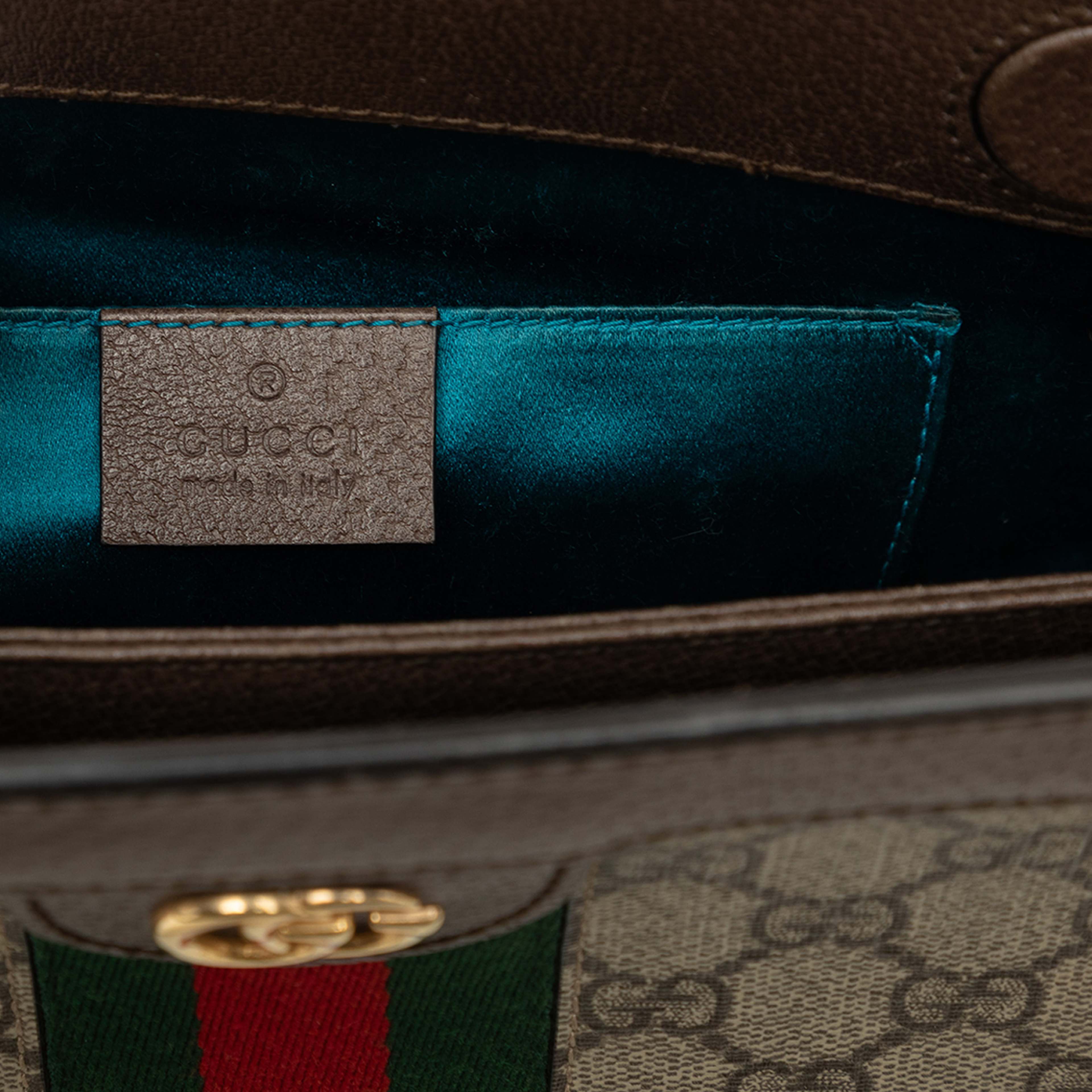 Gucci Small Gg Supreme Web Ophidia Chain Crossbody, från Luxclusif, i färgen beige. Klicka för att öppna bilden i stort format