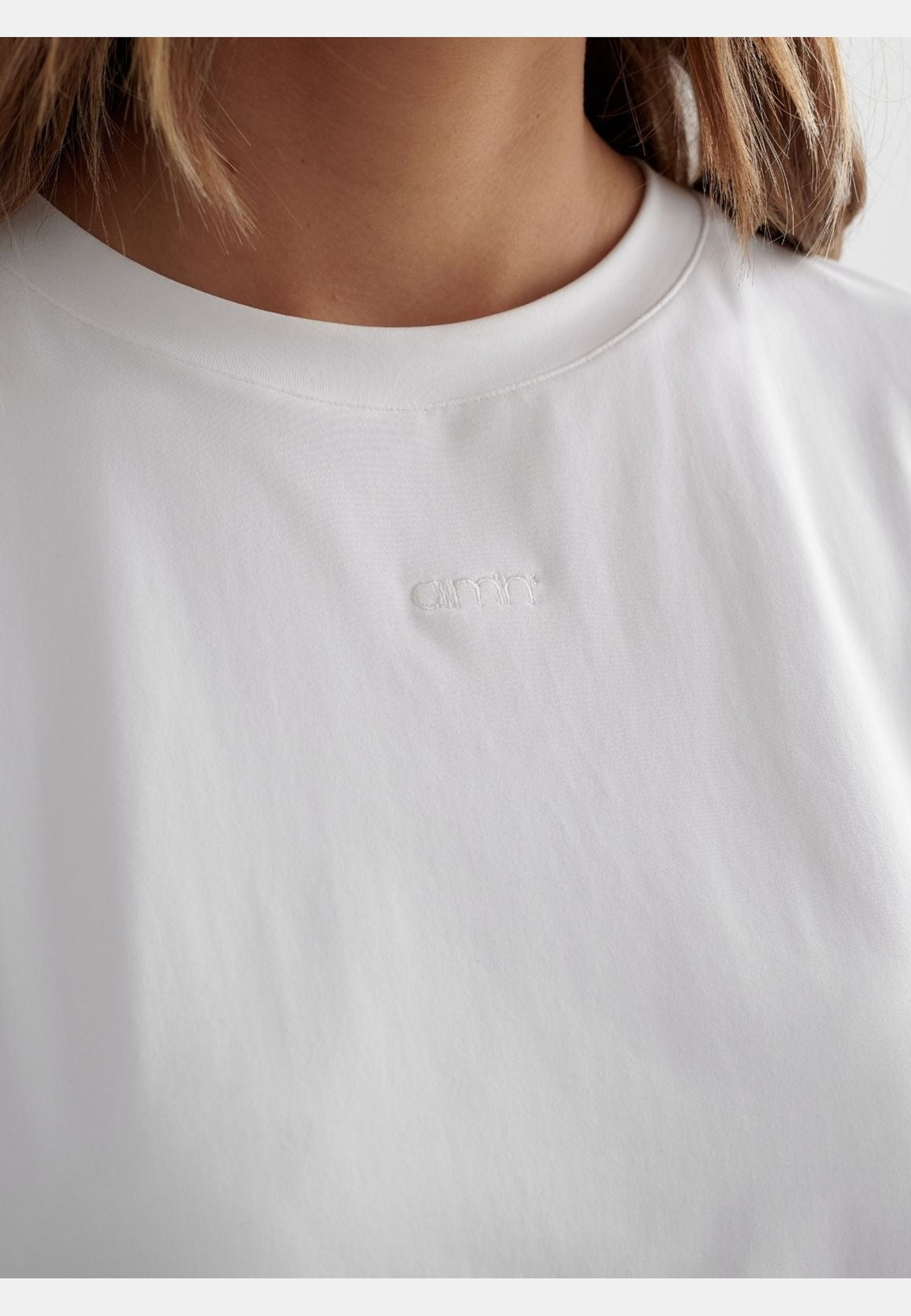 Essence Relaxed T-shirt, från aim'n, i färgen white. Klicka för att öppna bilden i stort format