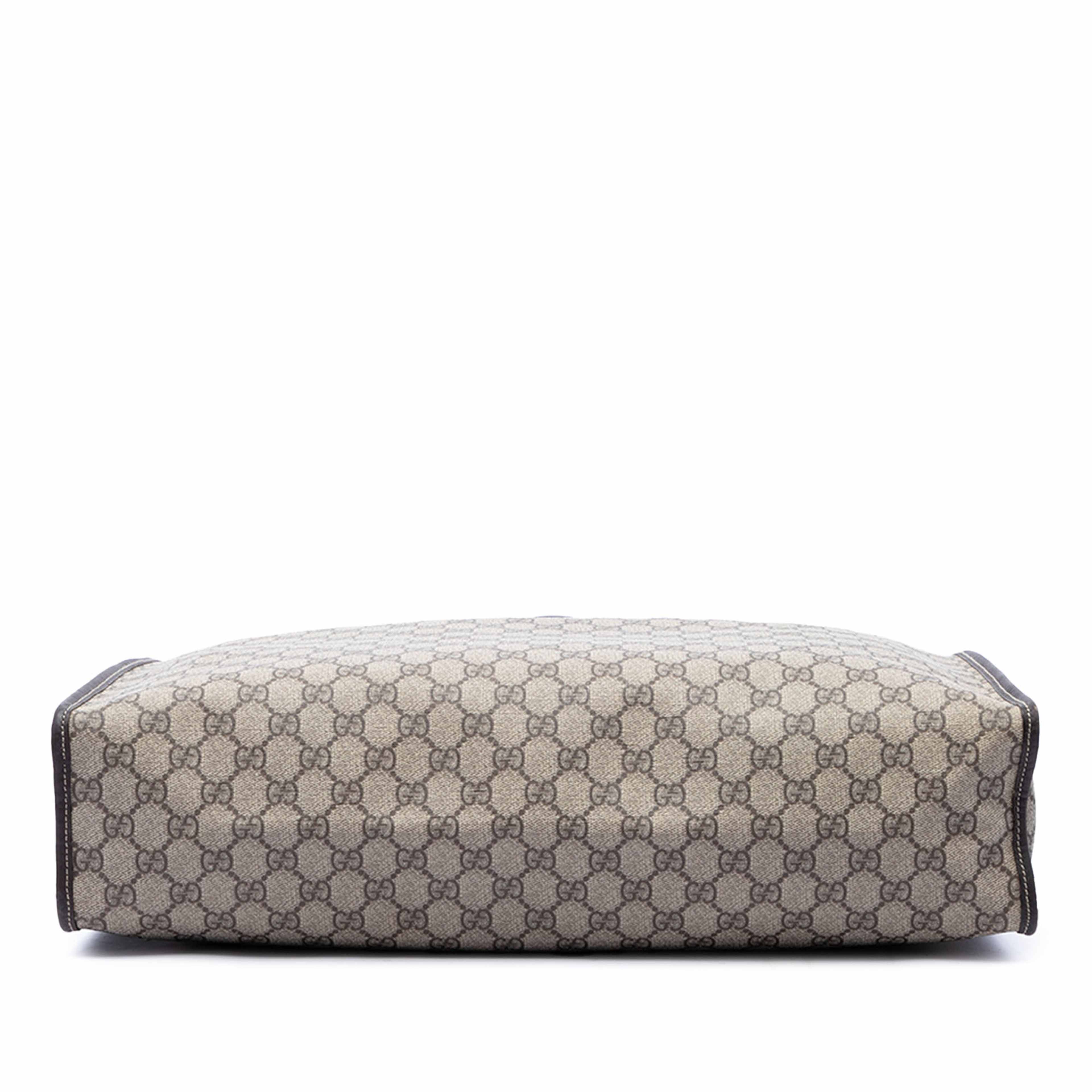 Gucci Gg Supreme Tote, från Luxclusif, i färgen beige. Klicka för att öppna bilden i stort format