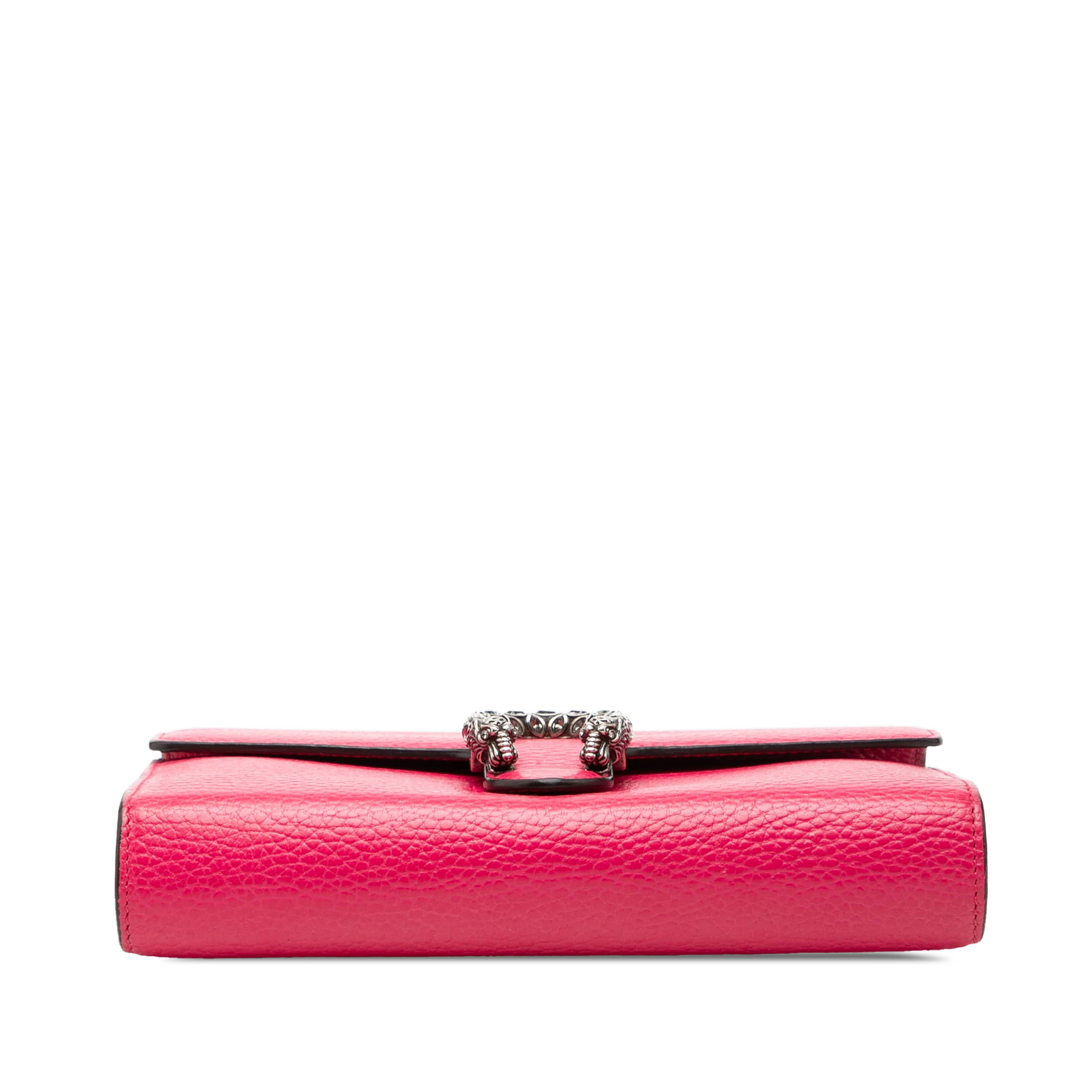 Gucci Calfskin Dionysus Wallet On Chain, från Luxclusif, i färgen rosa. Klicka för att öppna bilden i stort format