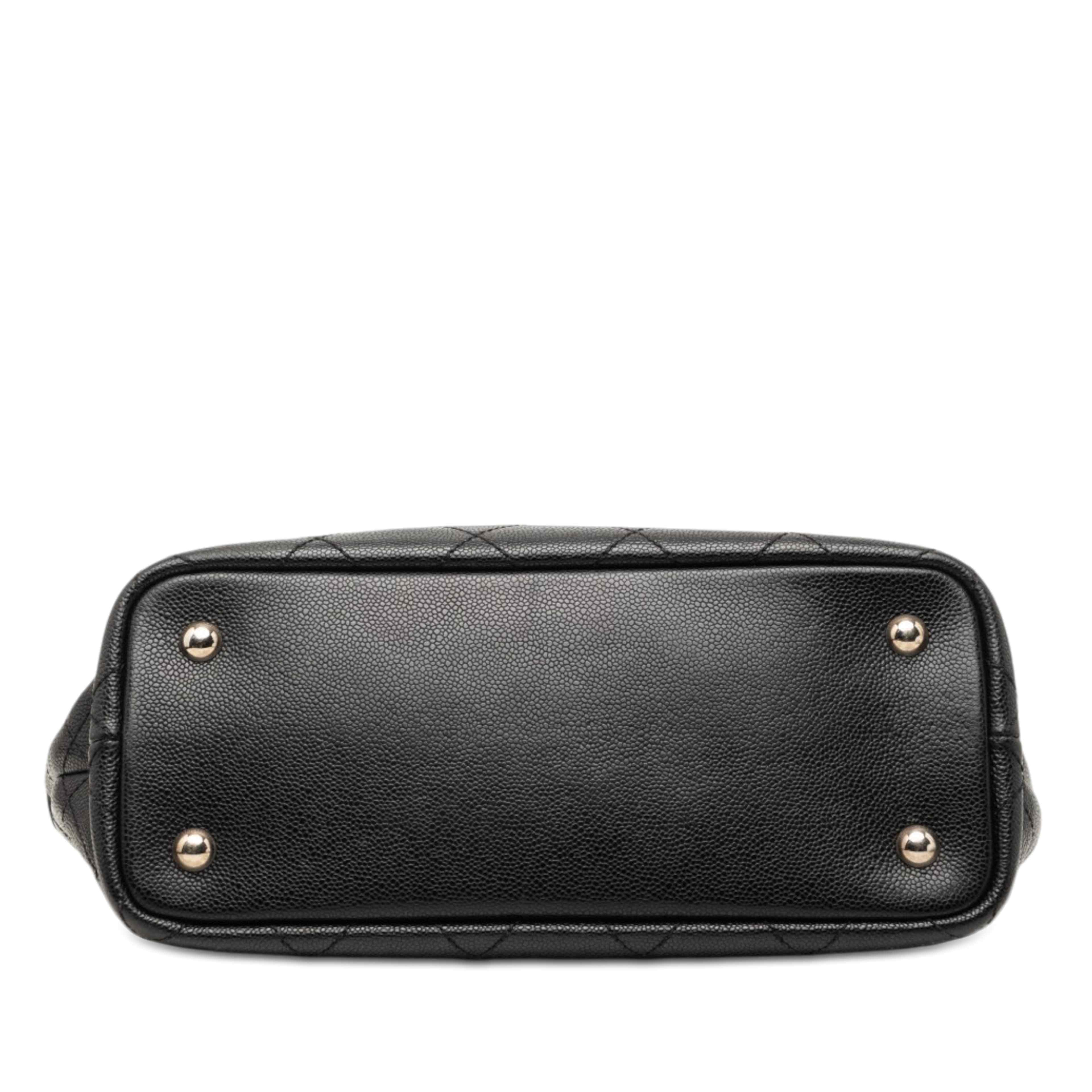 Chanel Cc Caviar Wild Stitch On The Road Tote, från Luxclusif, i färgen black. Klicka för att öppna bilden i stort format