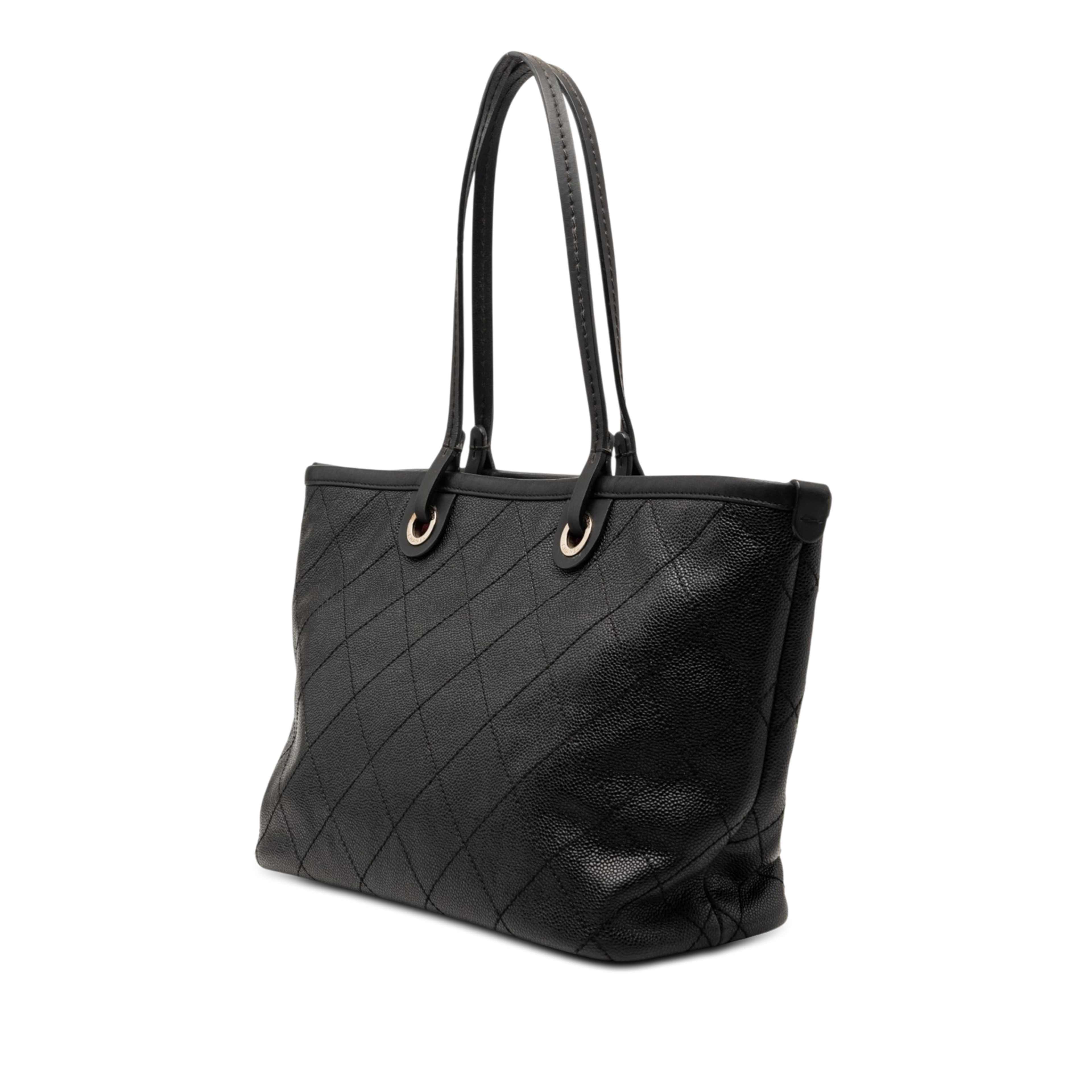 Chanel Cc Caviar Wild Stitch On The Road Tote, från Luxclusif, i färgen black. Klicka för att öppna bilden i stort format