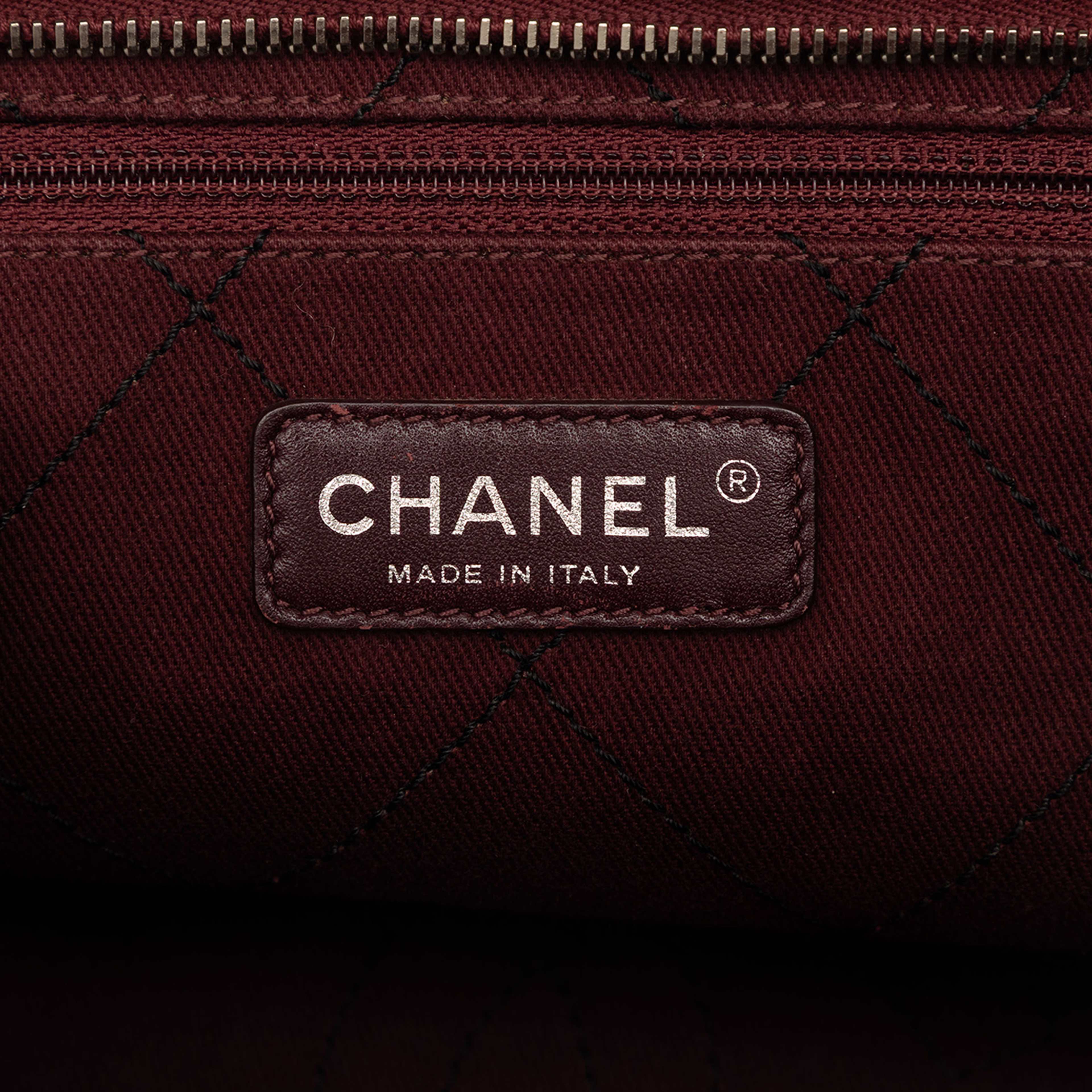Chanel Cc Caviar Wild Stitch On The Road Tote, från Luxclusif, i färgen black. Klicka för att öppna bilden i stort format