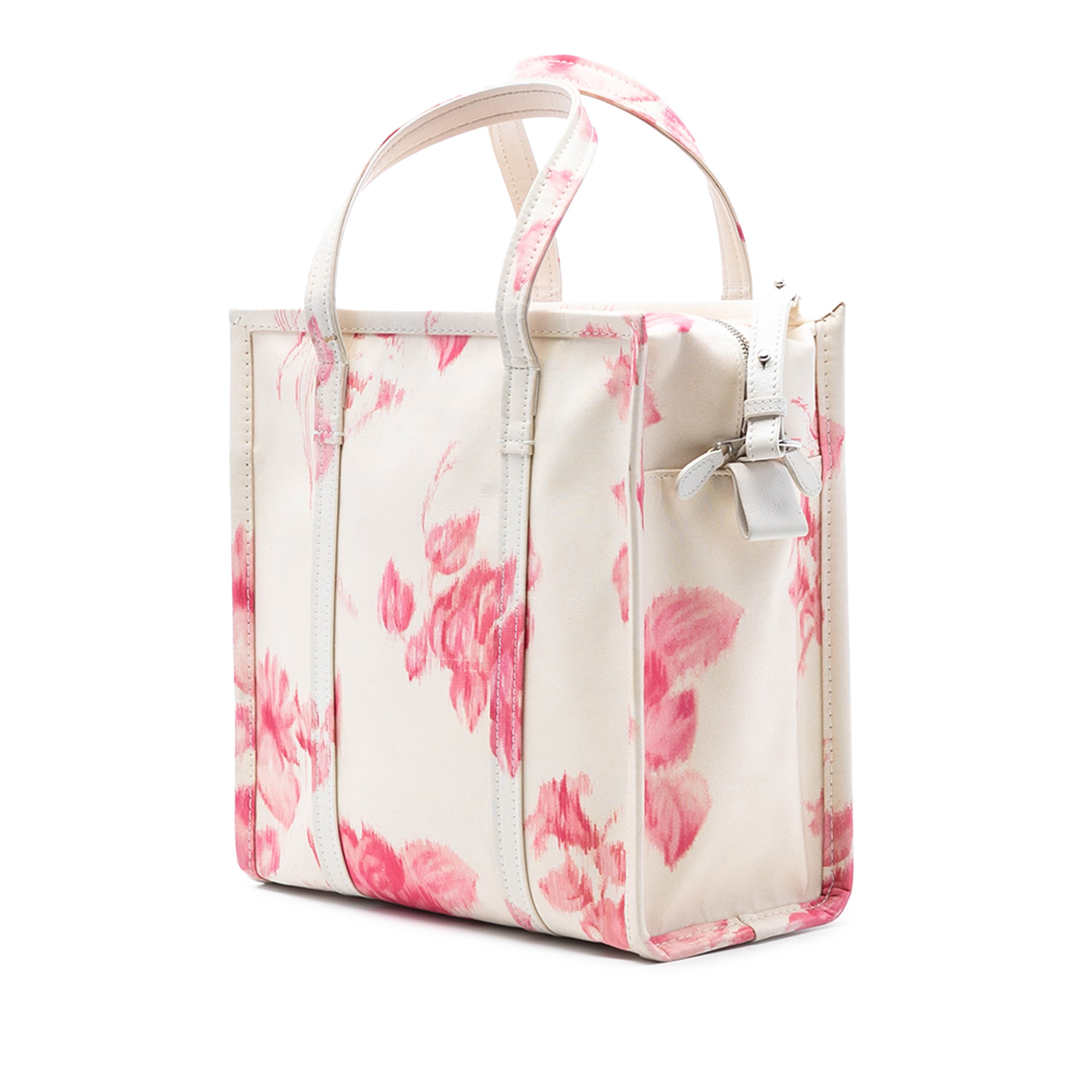 Balenciaga S Floral Printed Silk Bazar Shopper Tote, från Luxclusif, i färgen white. Klicka för att öppna bilden i stort format