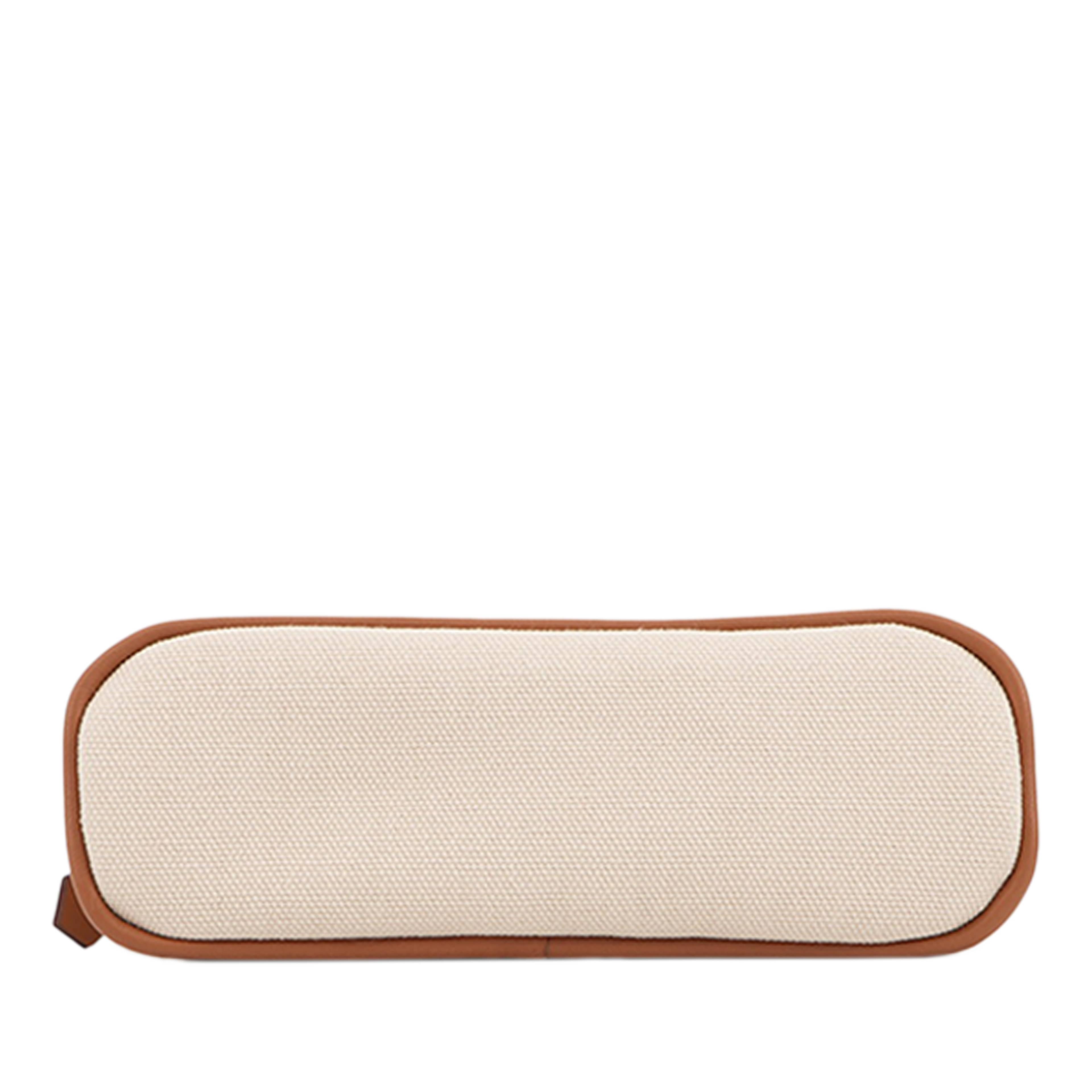 Hermès Mini Canvas Bolide Pouch, från Luxclusif, i färgen brun. Klicka för att öppna bilden i stort format