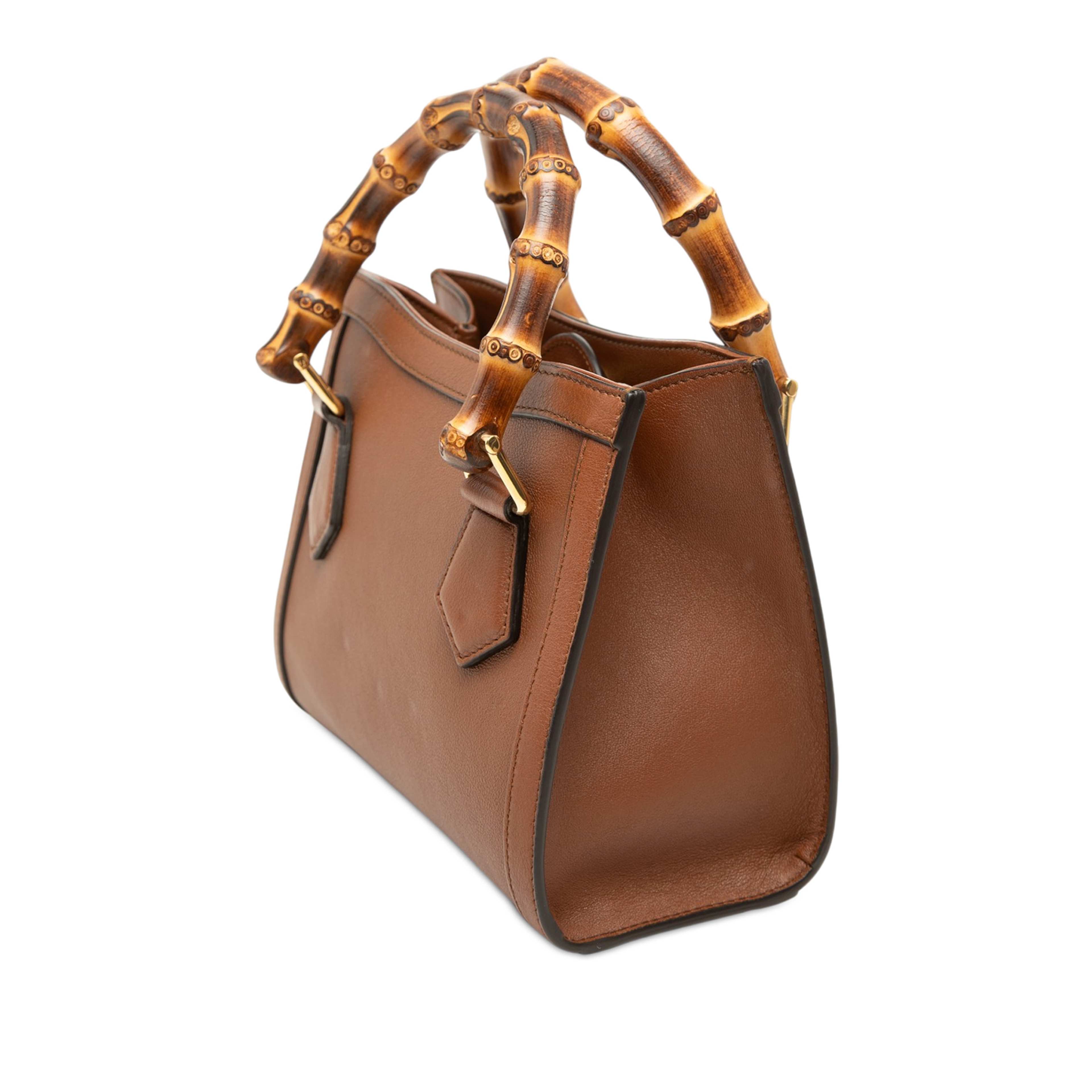 Gucci Mini Calfskin Bamboo Diana Satchel, från Luxclusif, i färgen brun. Klicka för att öppna bilden i stort format